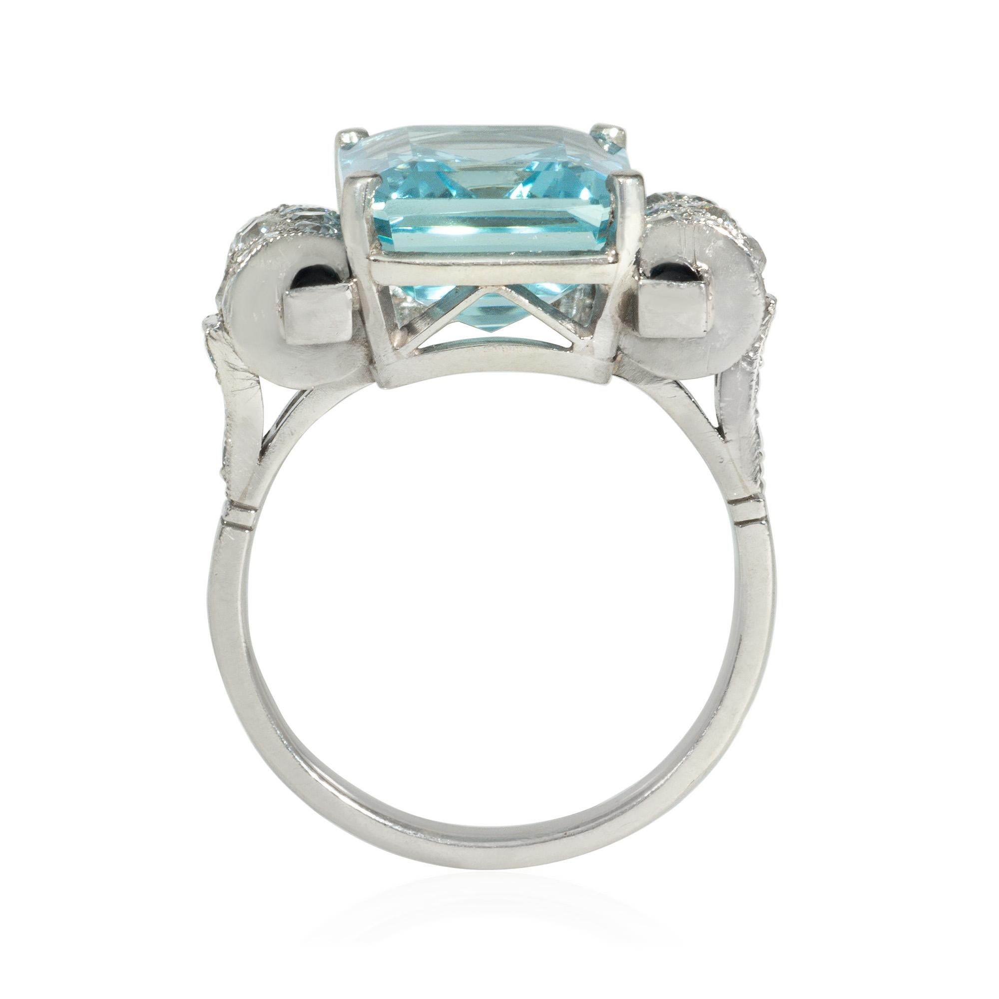 Art Deco Aquamarin Cocktail Ring mit Diamanten und Onyx aus Platin (Art déco) im Angebot