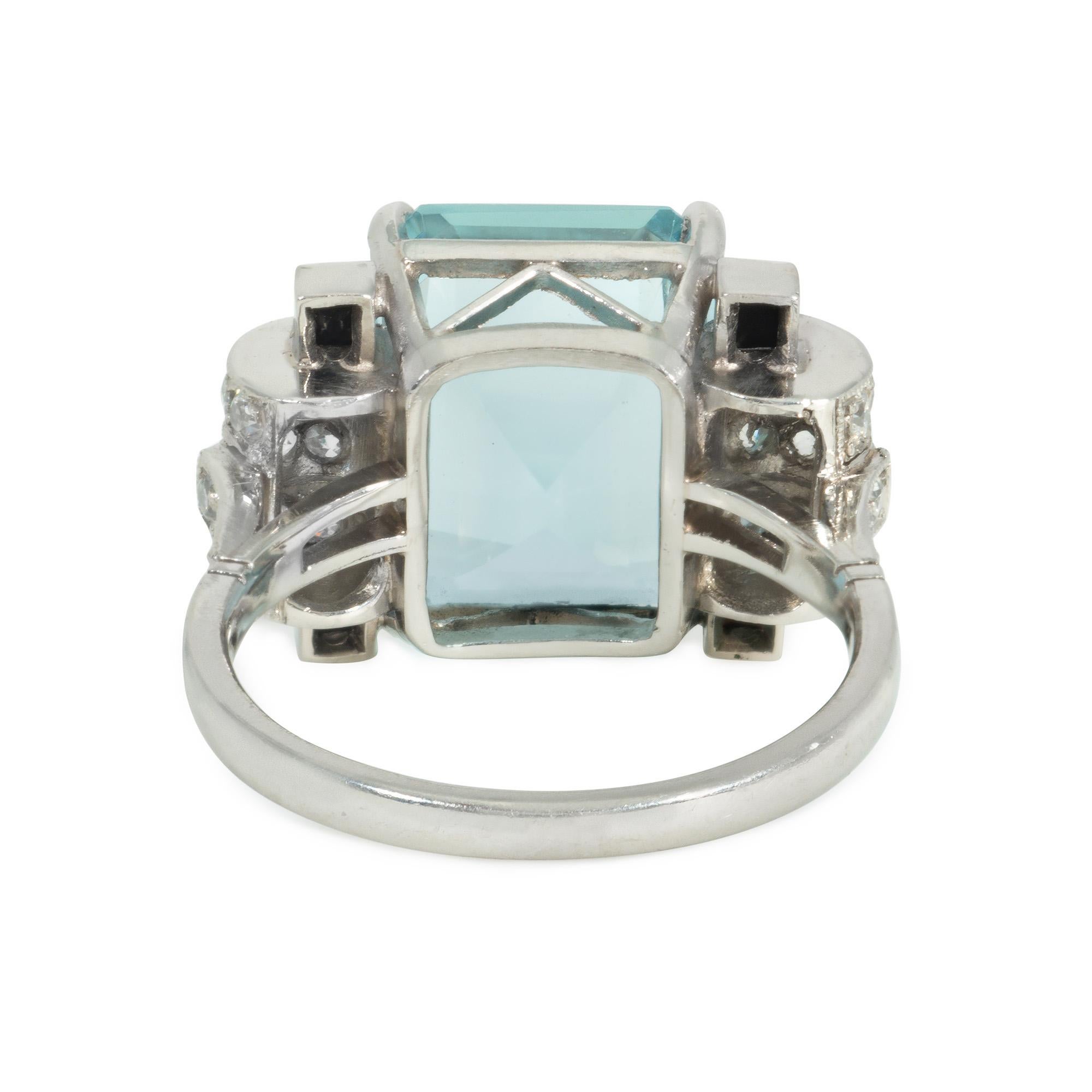 Art Deco Aquamarin Cocktail Ring mit Diamanten und Onyx aus Platin (Gemischter Schliff) im Angebot