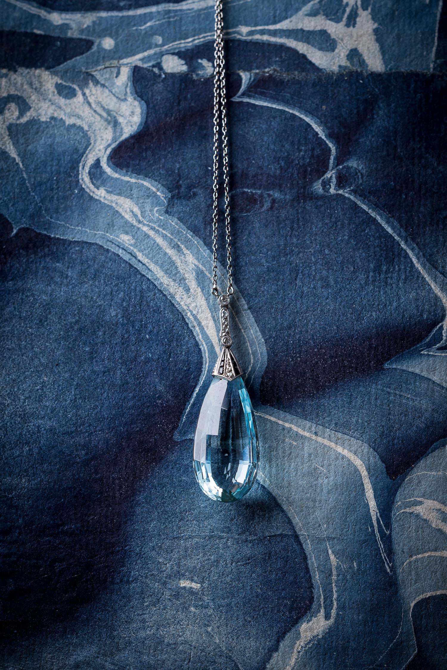 Halskette mit Anhänger aus Aquamarin, Diamanten und Onyx im Art déco-Stil (Gemischter Schliff) im Angebot