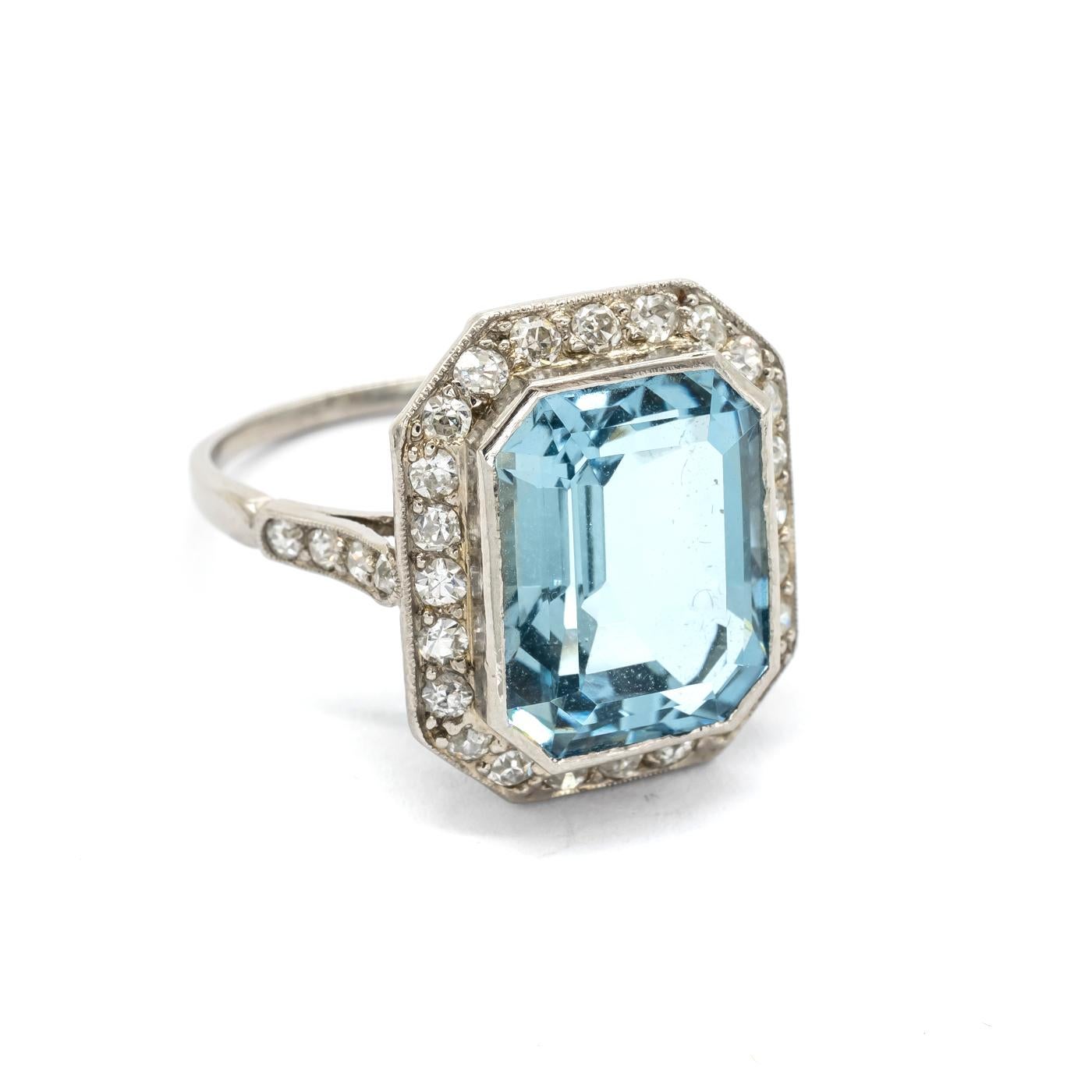 Women's Art Deco Aquamarine, Diamond and Platinum Ring For Sale