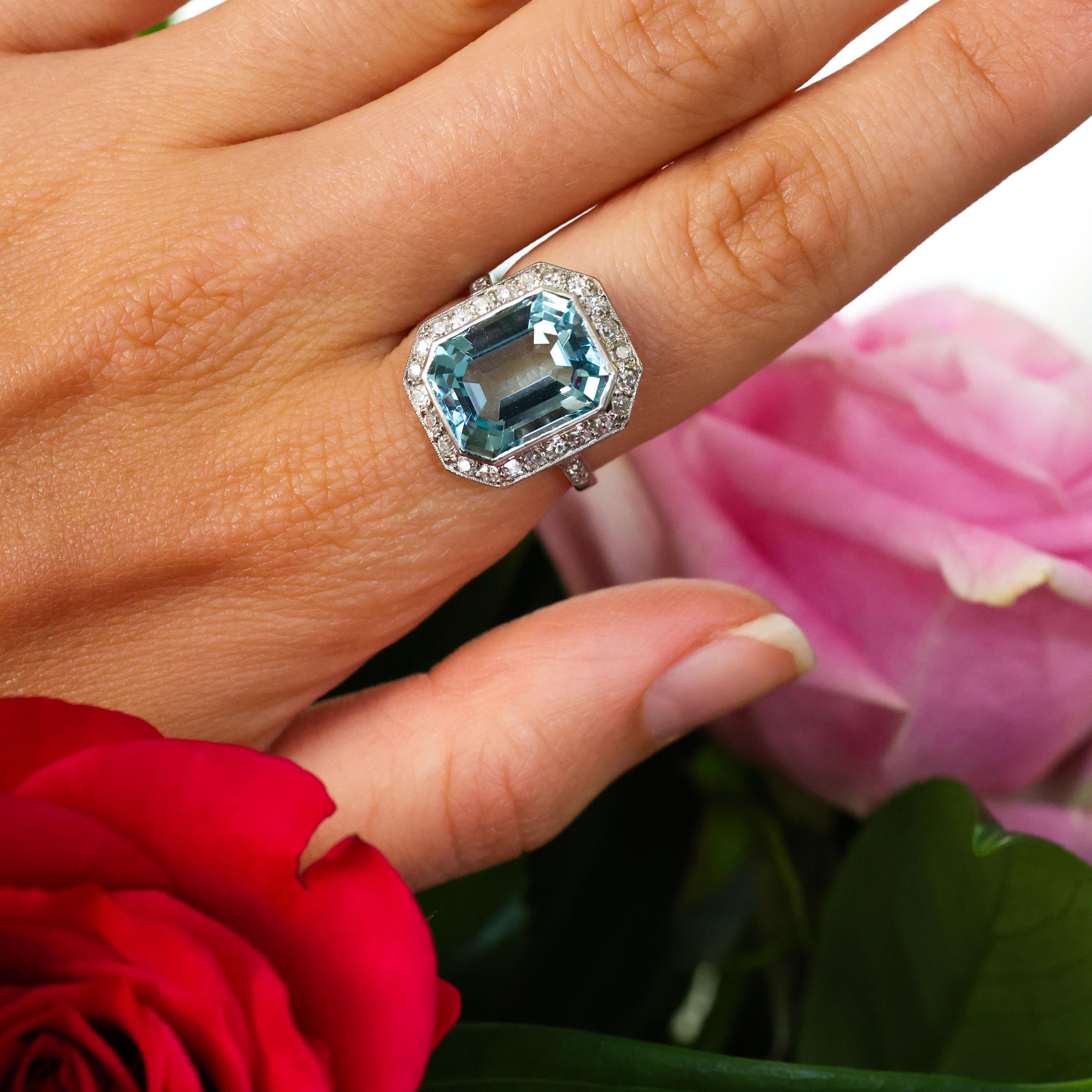 Art Deco Aquamarine, Diamond and Platinum Ring In Good Condition For Sale In London, GB