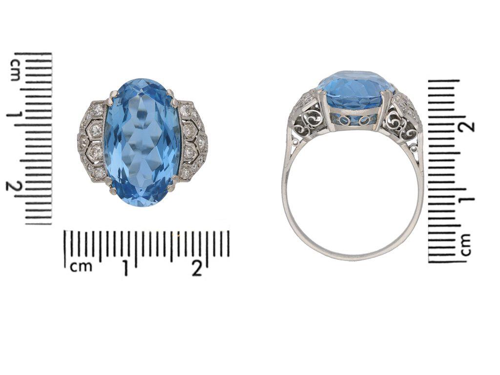 Oval Cut Art Deco Aquamarine Diamond Cluster Ring, circa 1935 For Sale