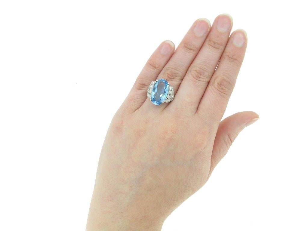 Women's or Men's Art Deco Aquamarine Diamond Cluster Ring, circa 1935 For Sale