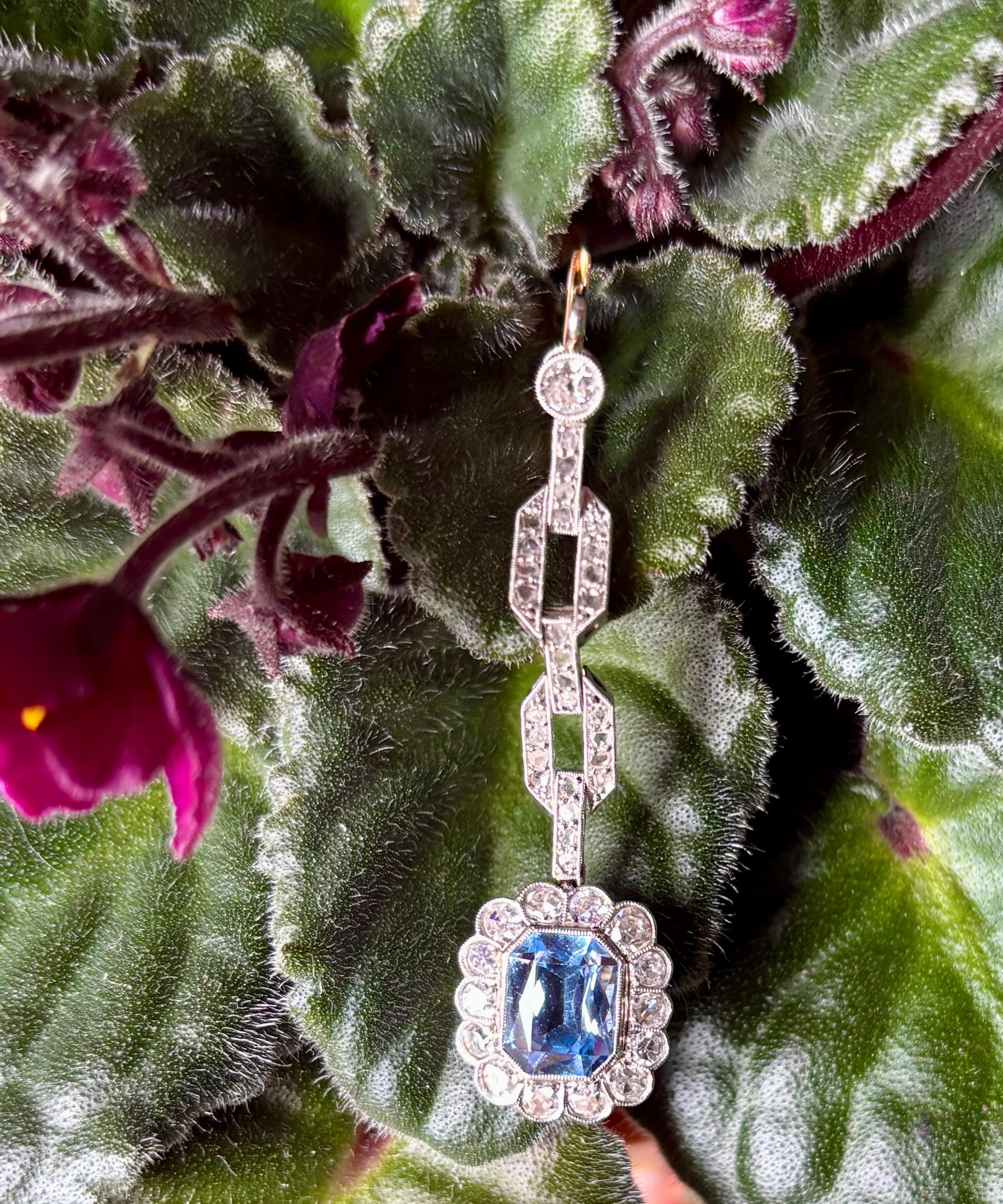 Orecchini Art Deco con acquamarina e diamanti, montati in platino. Ca. 1920's in vendita 4