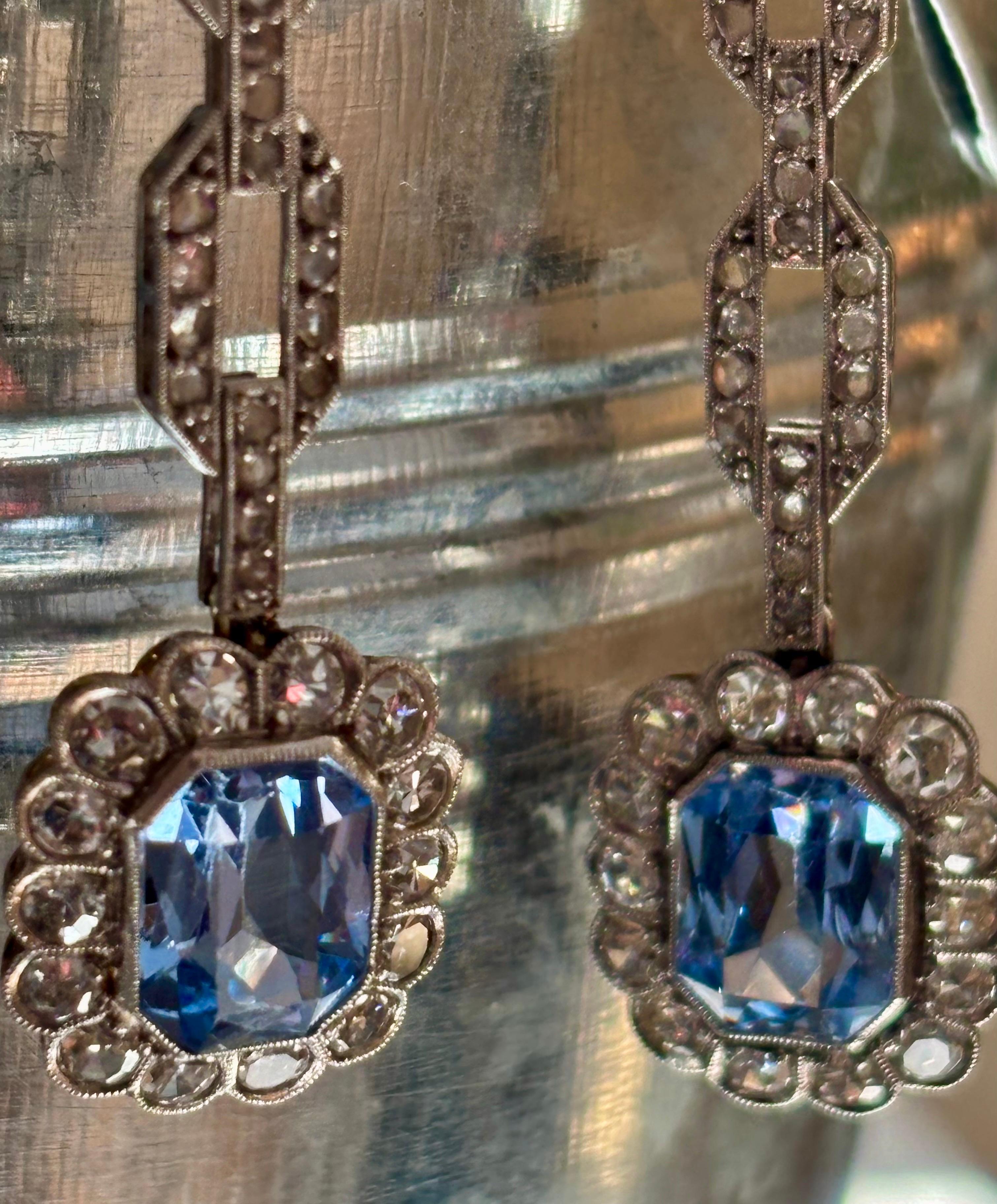 Orecchini Art Deco con acquamarina e diamanti, montati in platino. Ca. 1920's in vendita 8
