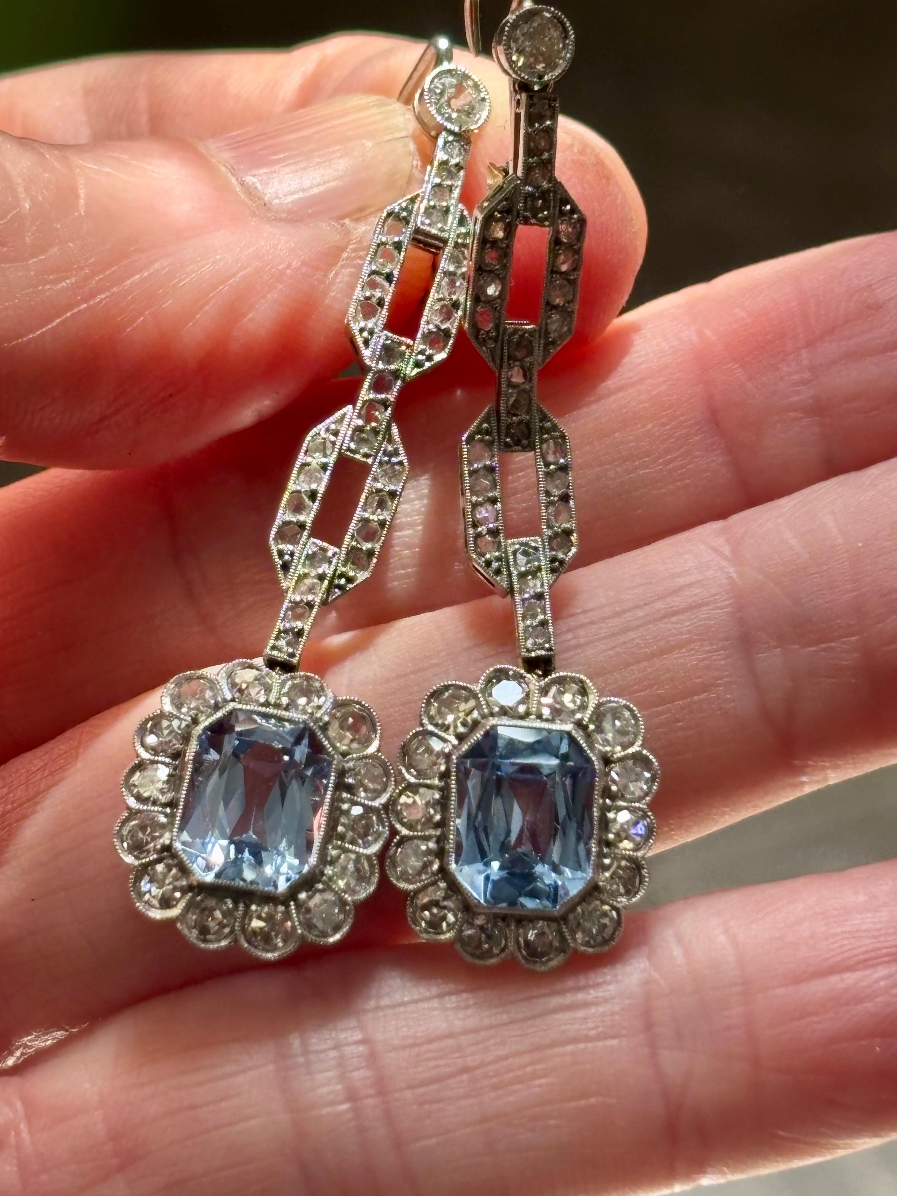 Orecchini Art Deco con acquamarina e diamanti, montati in platino. Ca. 1920's in vendita 9
