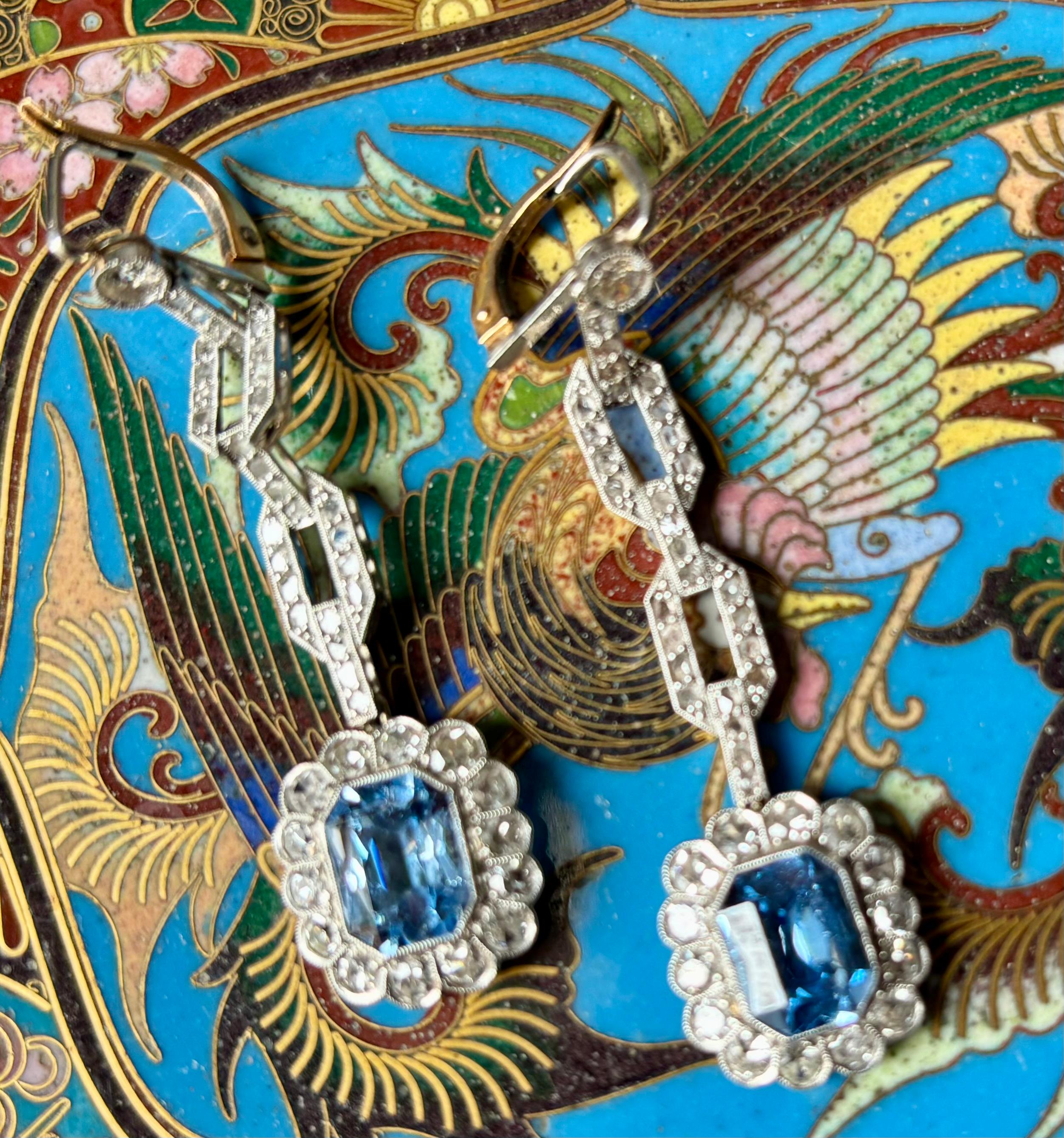 Taglio smeraldo Orecchini Art Deco con acquamarina e diamanti, montati in platino. Ca. 1920's in vendita