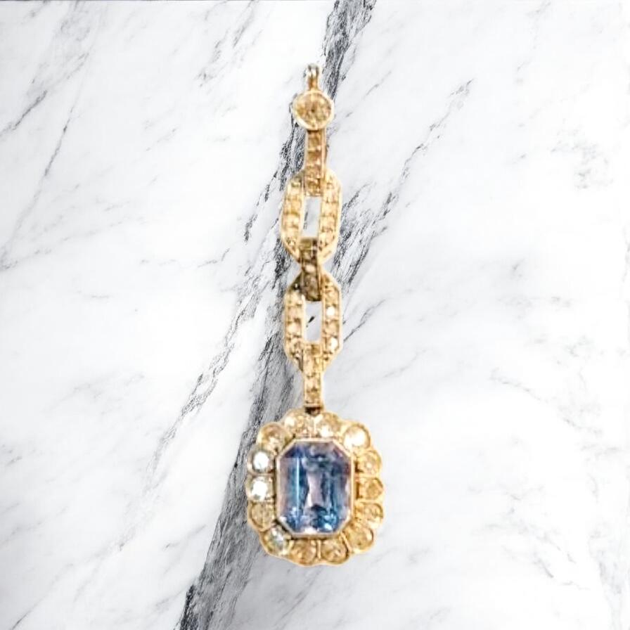 Orecchini Art Deco con acquamarina e diamanti, montati in platino. Ca. 1920's in vendita 1