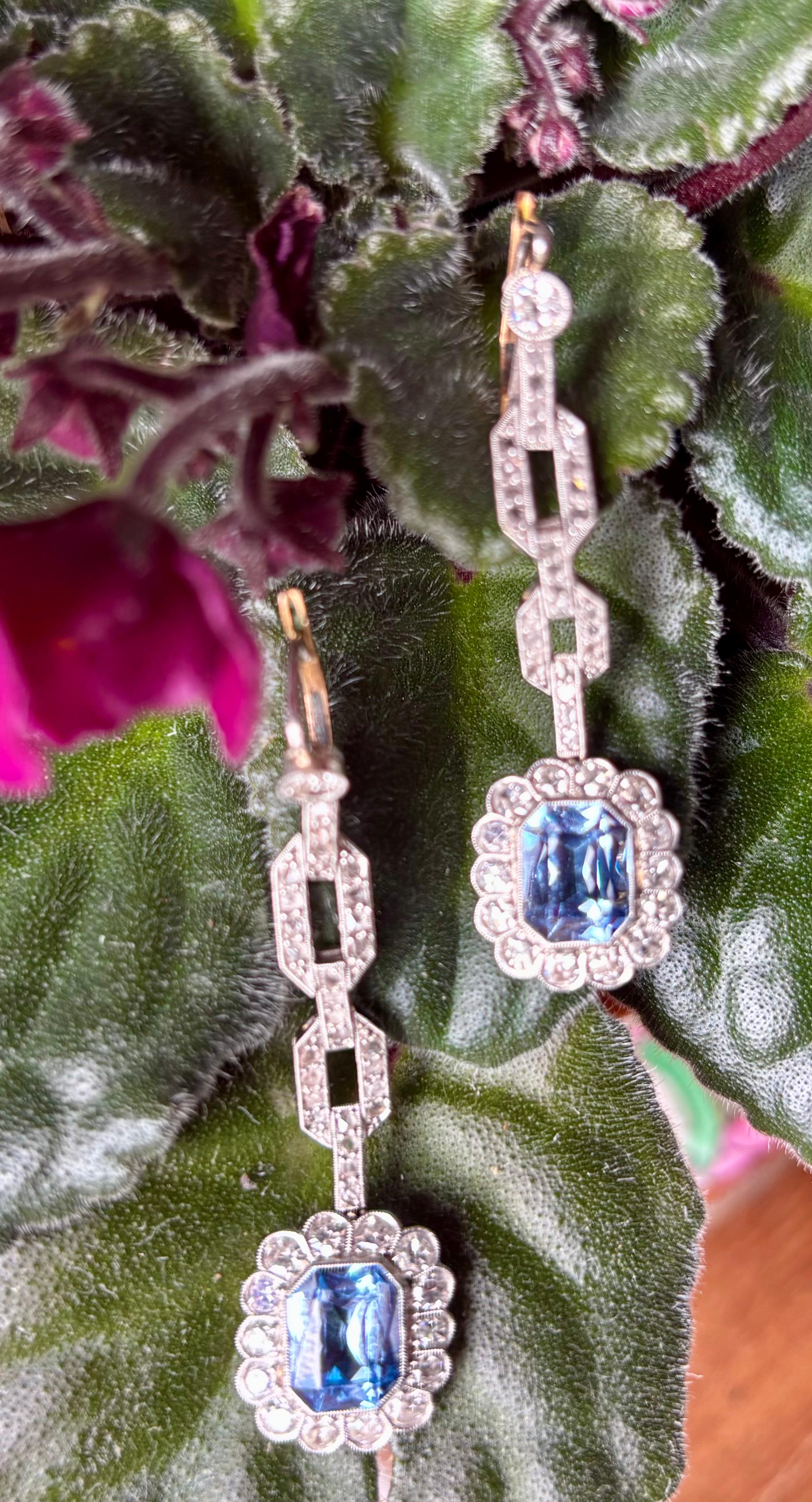 Orecchini Art Deco con acquamarina e diamanti, montati in platino. Ca. 1920's in vendita 3