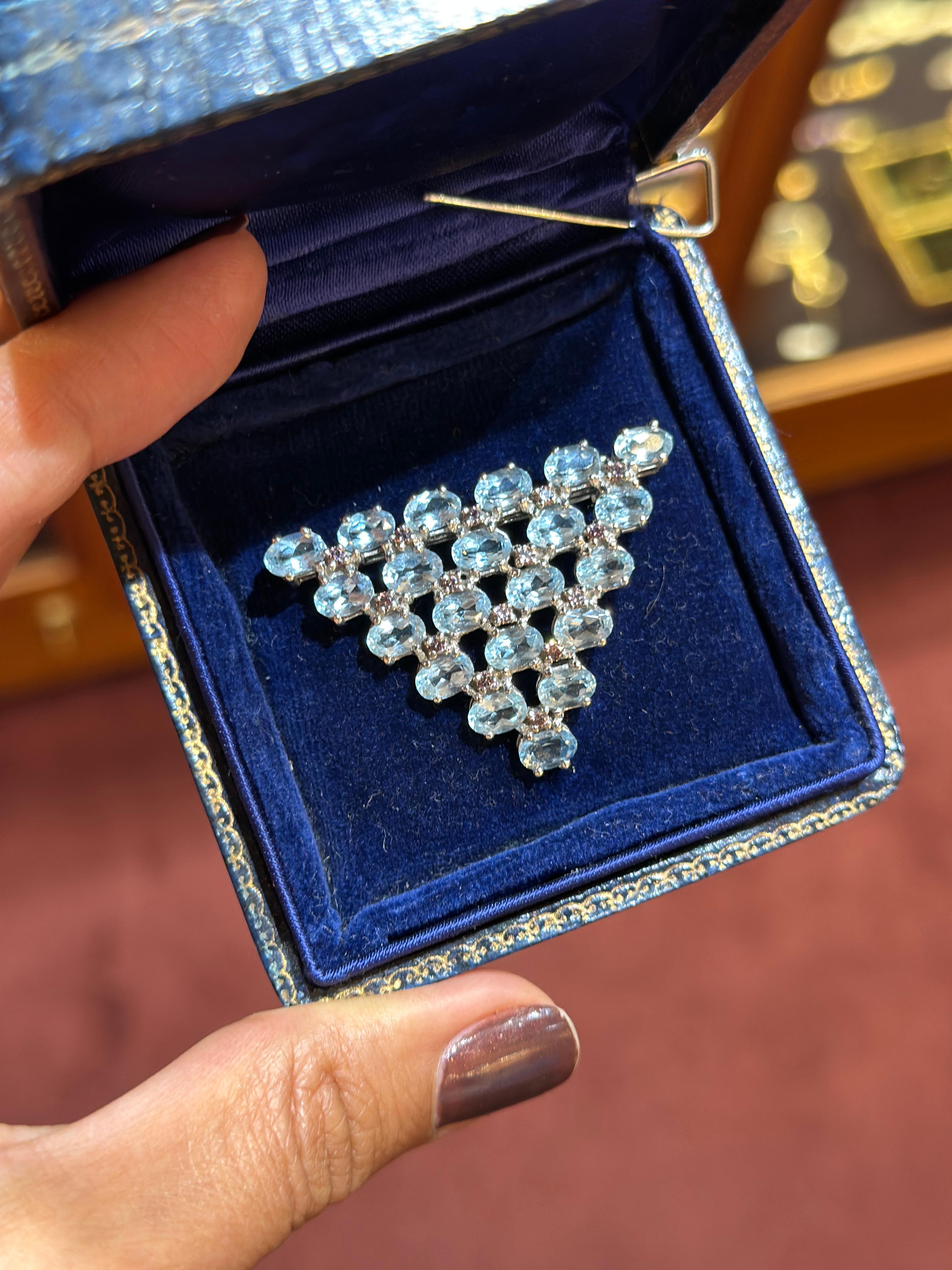 Women's or Men's Art Deco Aquamarine Diamond Platinum Brooch  For Sale