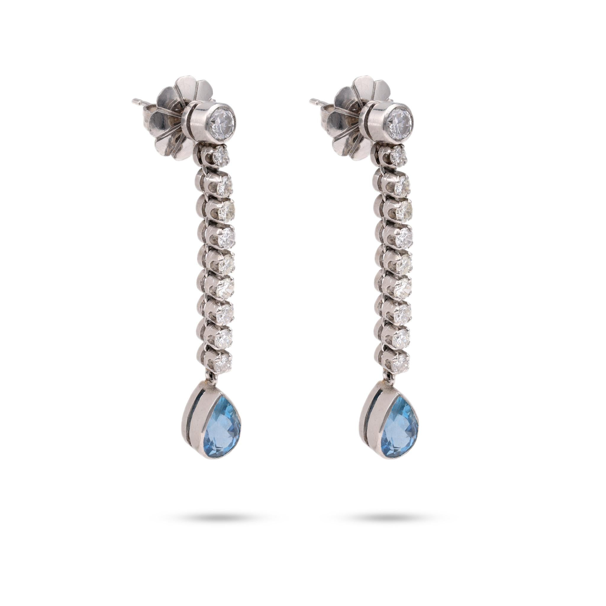 Taille poire Boucles d'oreilles art déco aigue-marine diamant platine en vente