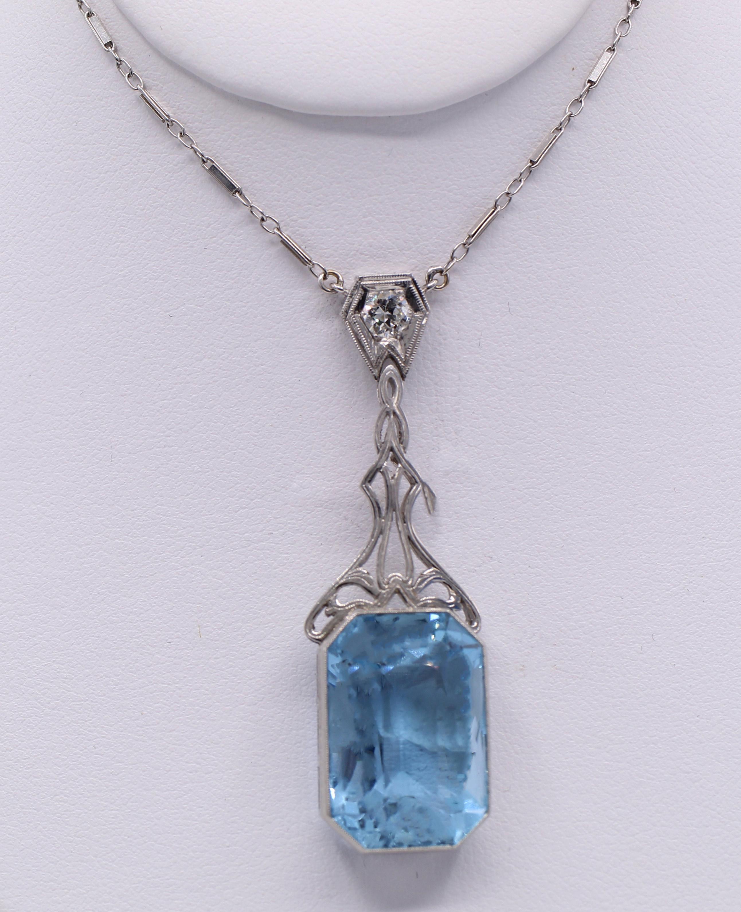 Art Deco Aquamarin-Diamant-Platin-Anhänger-Halskette (Art déco) im Angebot