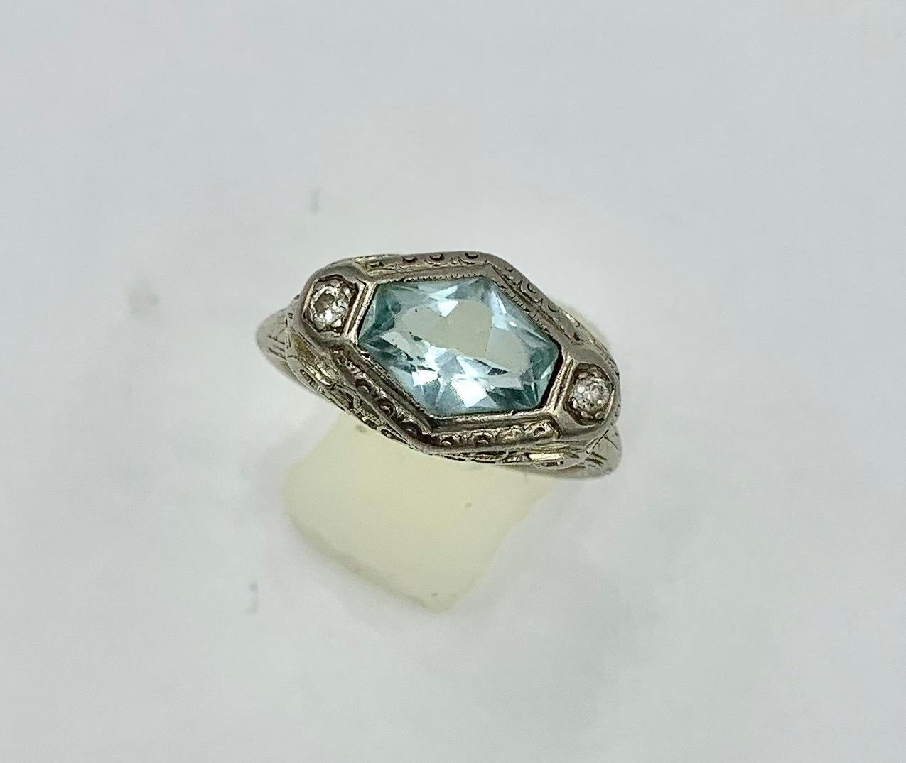 Art Deco Aquamarin Diamant Ring 14 Karat Weißgold Fancy Hexagon Cut Edwardian im Zustand „Gut“ in New York, NY