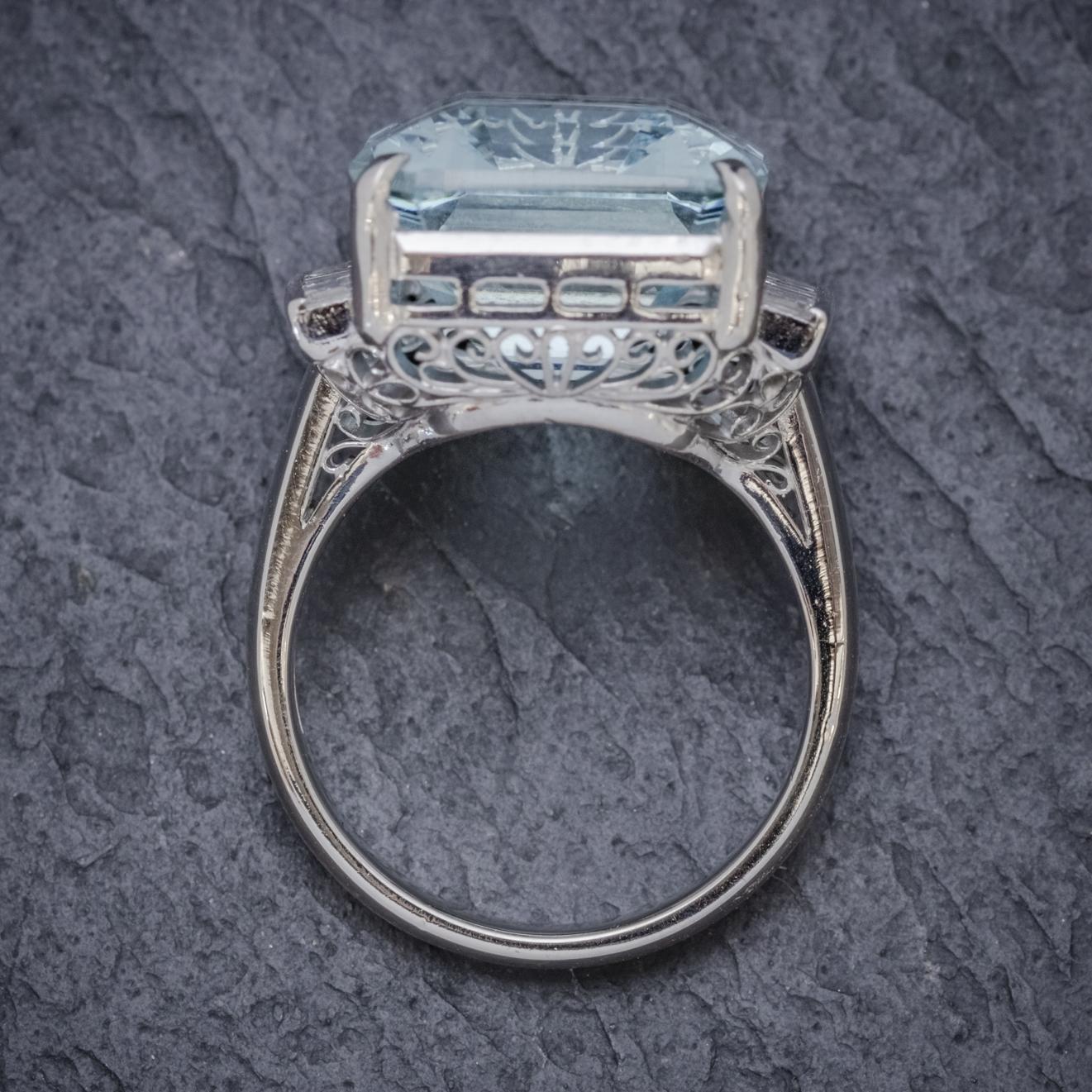 Art Deco Aquamarine Diamond Ring Platinum 12 Carat Aqua, circa 1930 For Sale 1