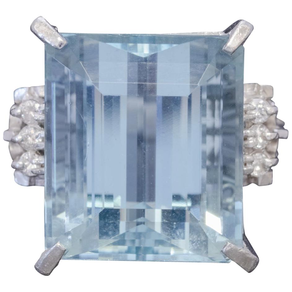 Art Deco Aquamarine Diamond Ring Platinum 14.88 Carat Aqua, circa 1930 For Sale