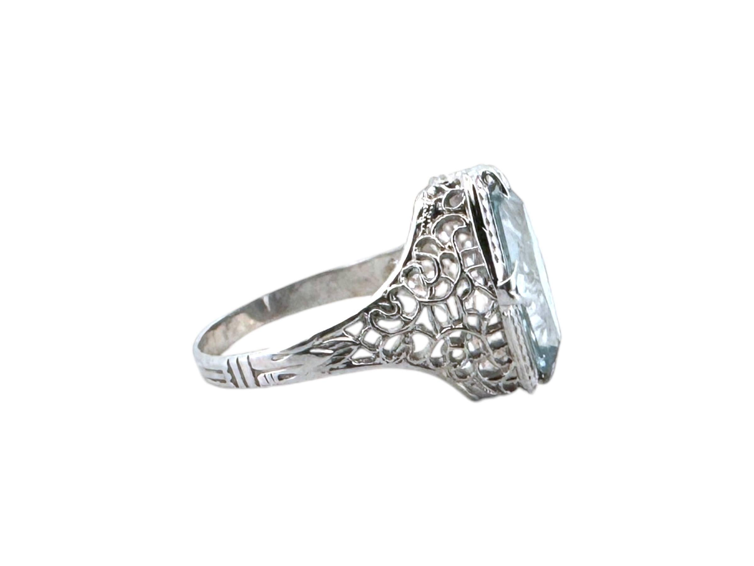 Art Deco Aquamarine Filigree Cocktail Ring 14K White Gold In Good Condition For Sale In Montgomery, AL