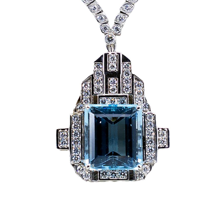 Collier en platine avec 6,50 carats de diamants ronds et baguettes, avec pendentif détachable contenant une aigue-marine certifiée GIA de 21,25 carats et environ 1,90 carats de diamants fins  diamants. 51.45 grammes