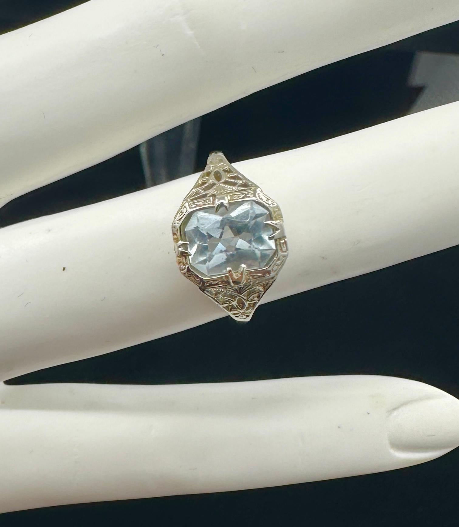 Anello Art Deco con acquamarina Anello di fidanzamento in oro bianco 14 carati Filigrana In condizioni ottime in vendita a New York, NY