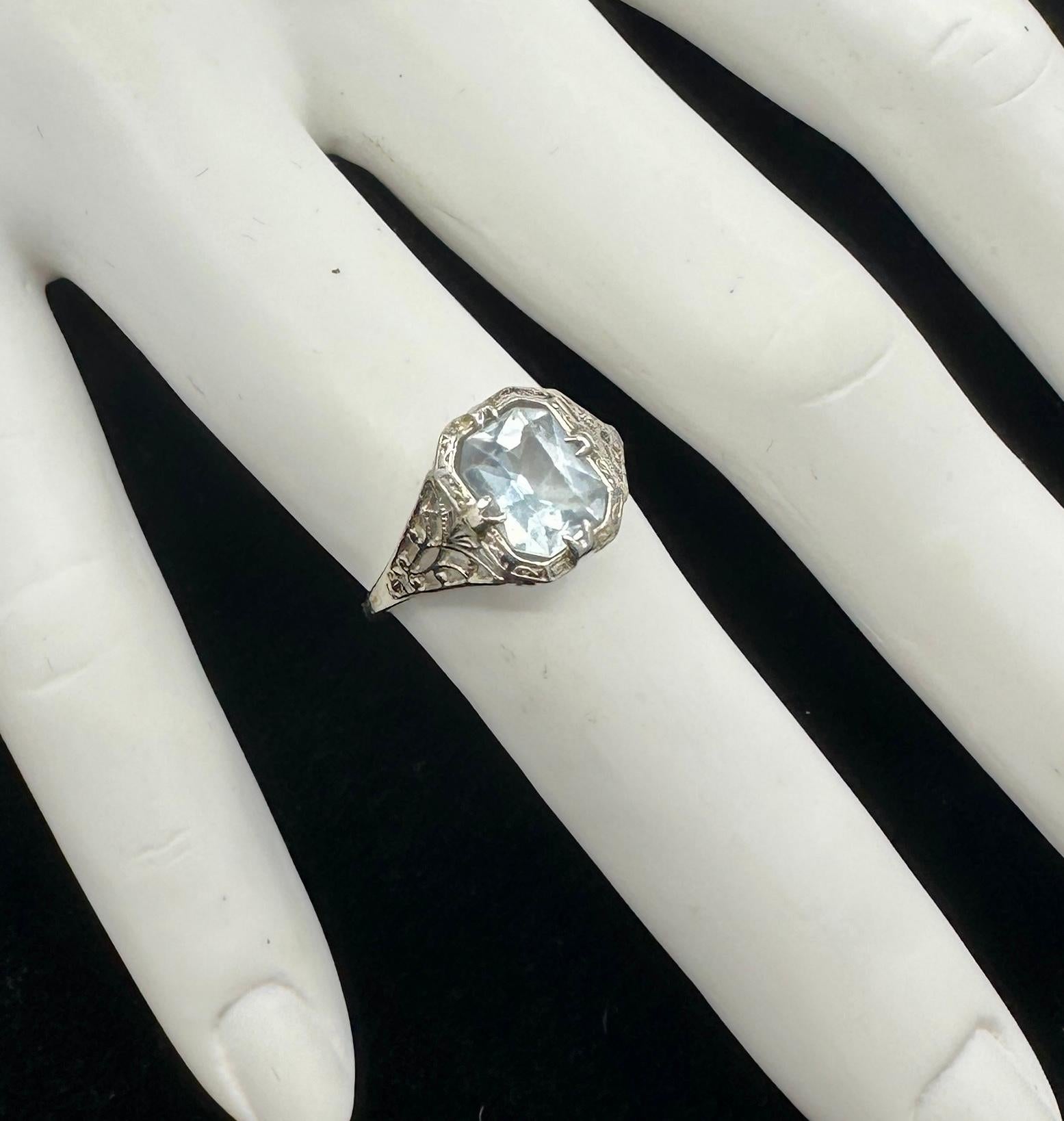 Donna Anello Art Deco con acquamarina Anello di fidanzamento in oro bianco 14 carati Filigrana in vendita