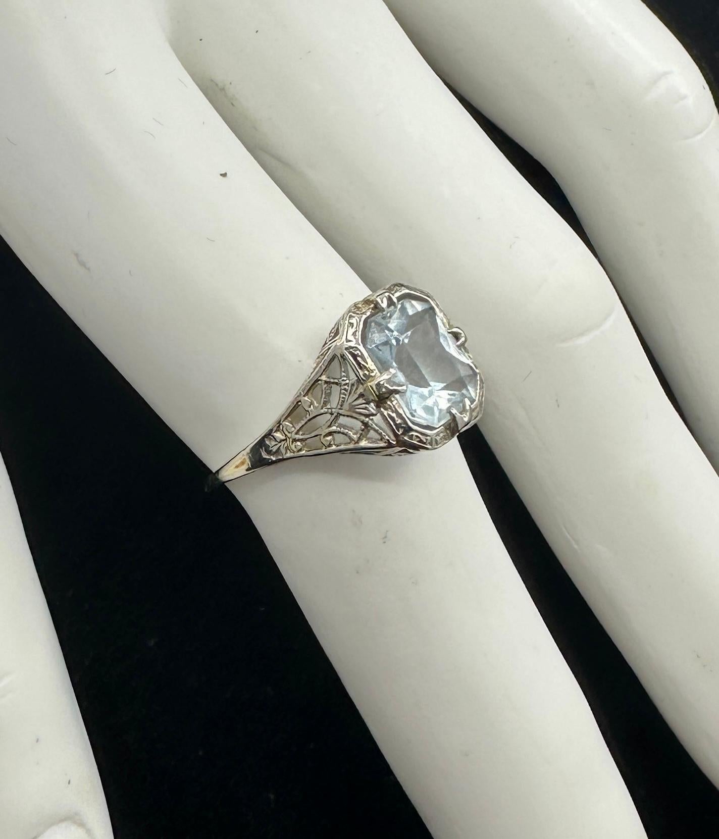 Anello Art Deco con acquamarina Anello di fidanzamento in oro bianco 14 carati Filigrana in vendita 1