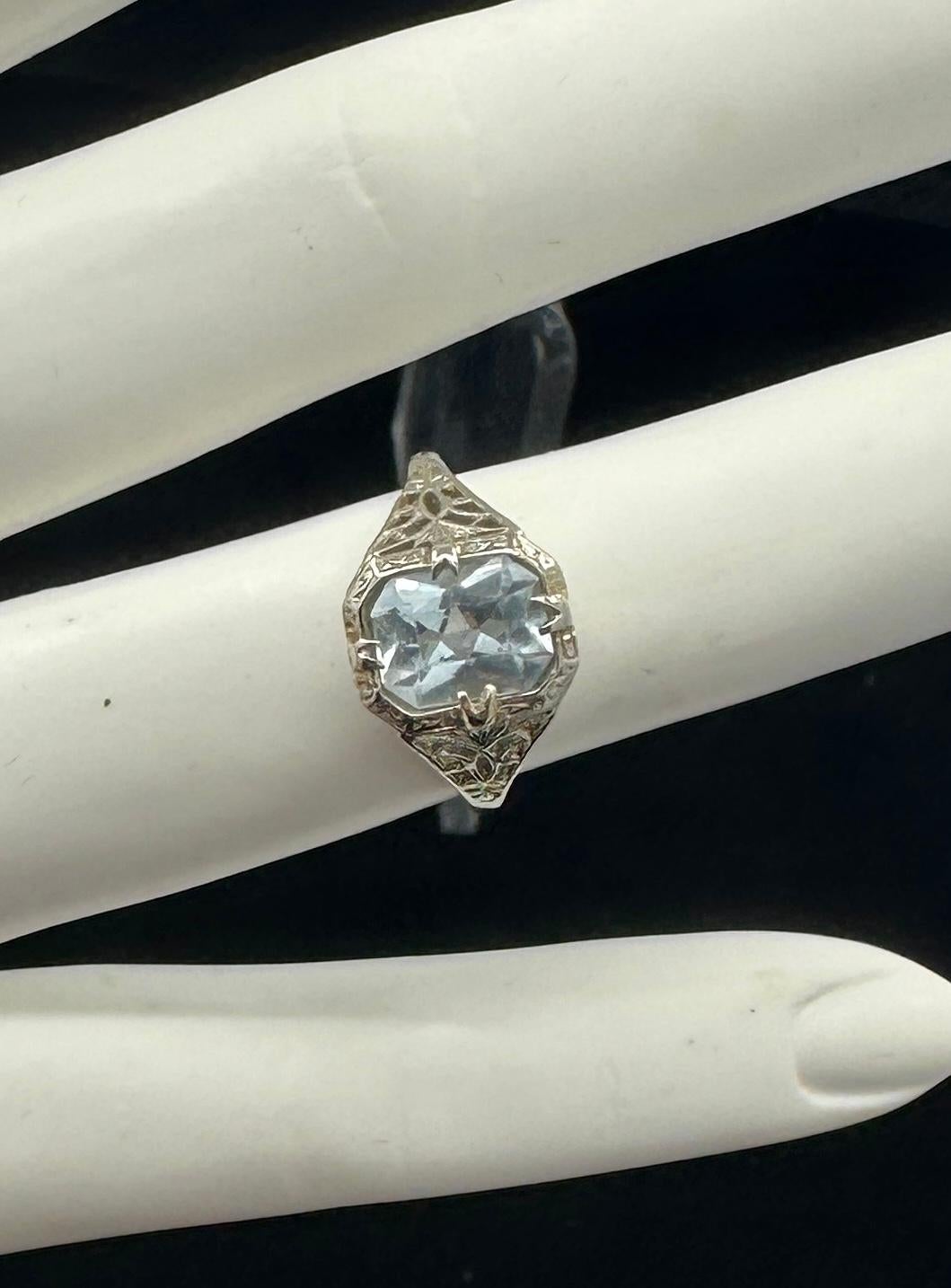 Anello Art Deco con acquamarina Anello di fidanzamento in oro bianco 14 carati Filigrana in vendita 3