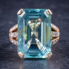 Art Deco Aquamarine 18 Carat Gold 28 Carat Aqua Ring