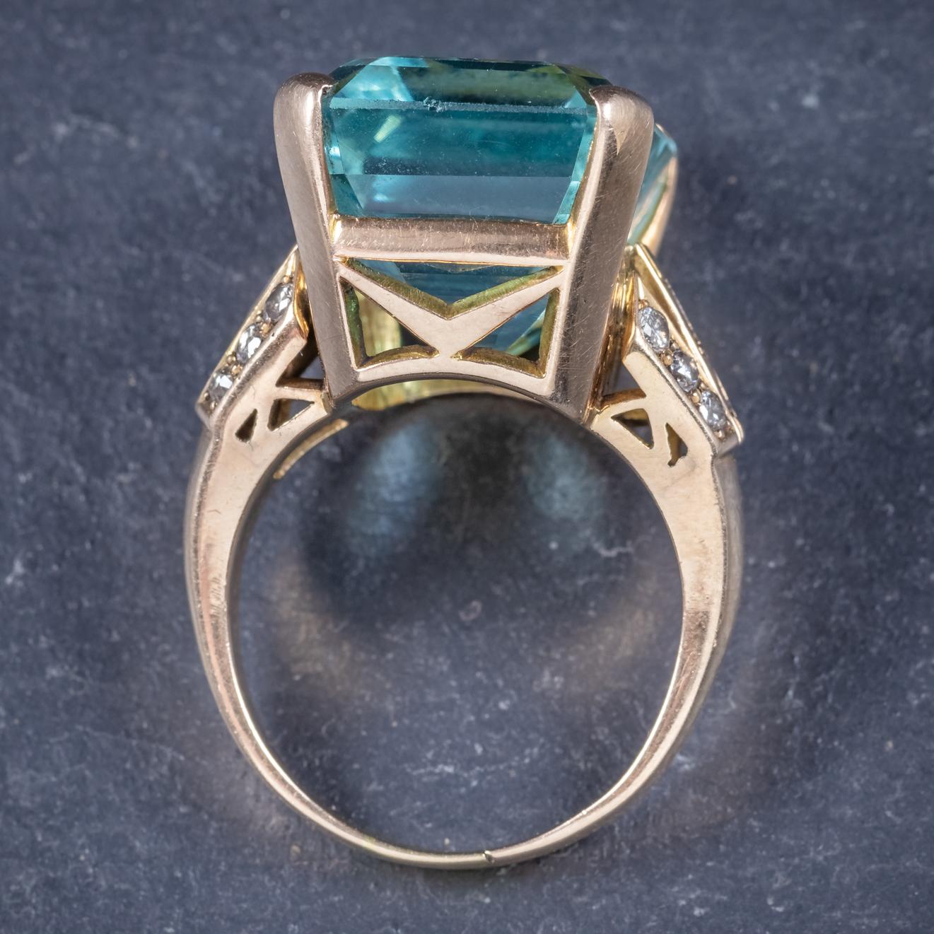 Women's Art Deco Aquamarine 18 Carat Gold 28 Carat Aqua Ring For Sale