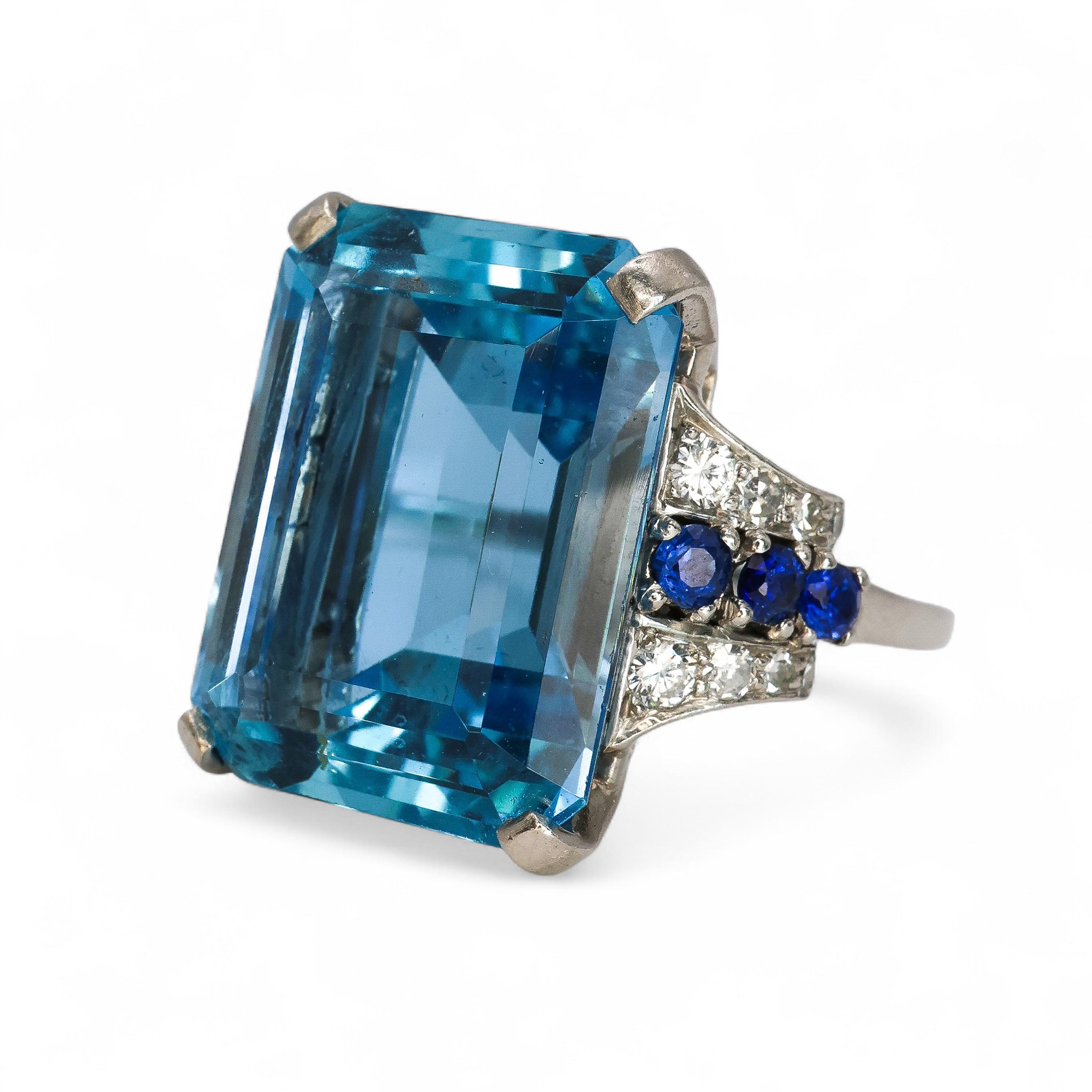 Art Deco Aquamarin Saphir Diamant und Platin Ring, CIRCA 1935 (Art déco) im Angebot