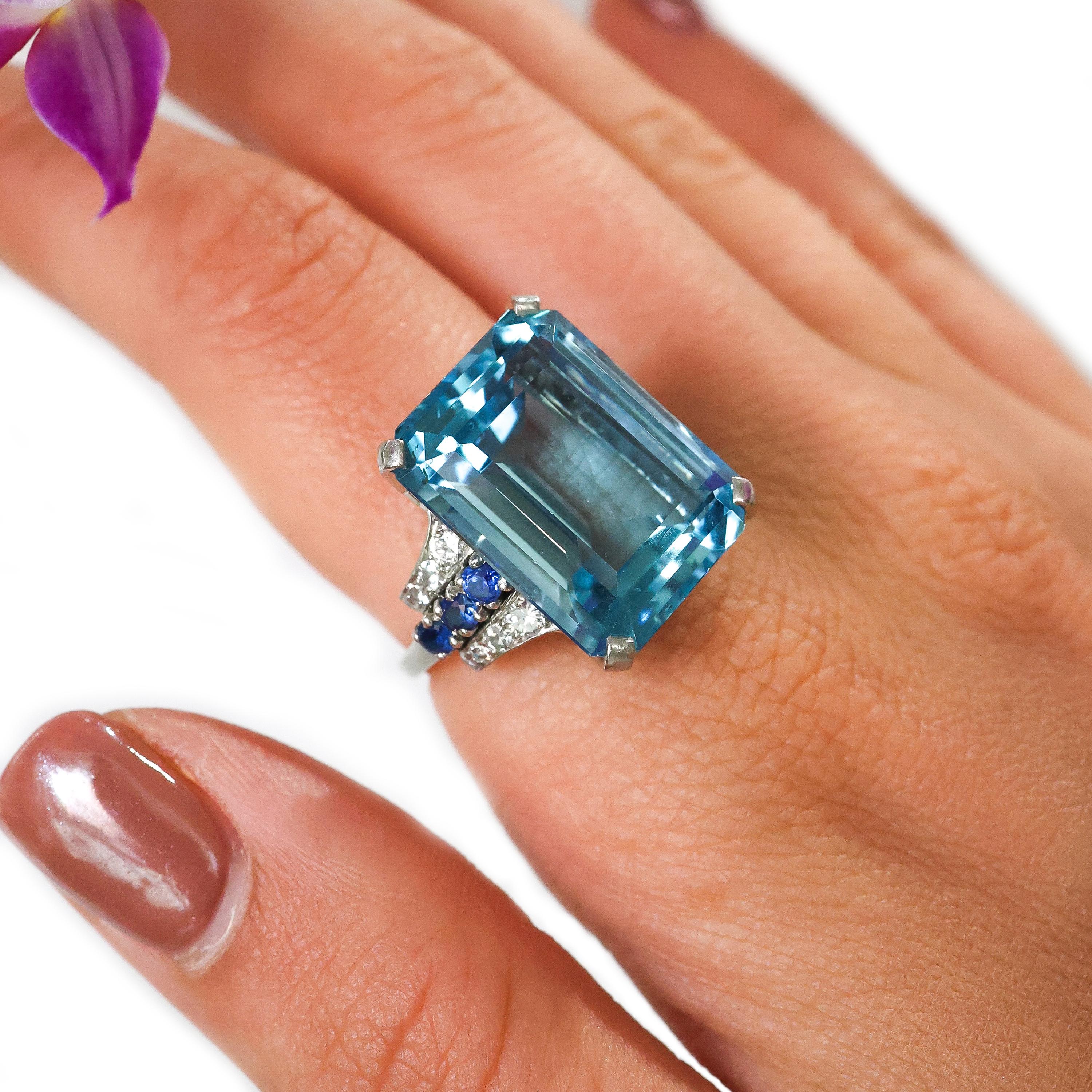 Art Deco Aquamarin Saphir Diamant und Platin Ring, CIRCA 1935 (Smaragdschliff) im Angebot