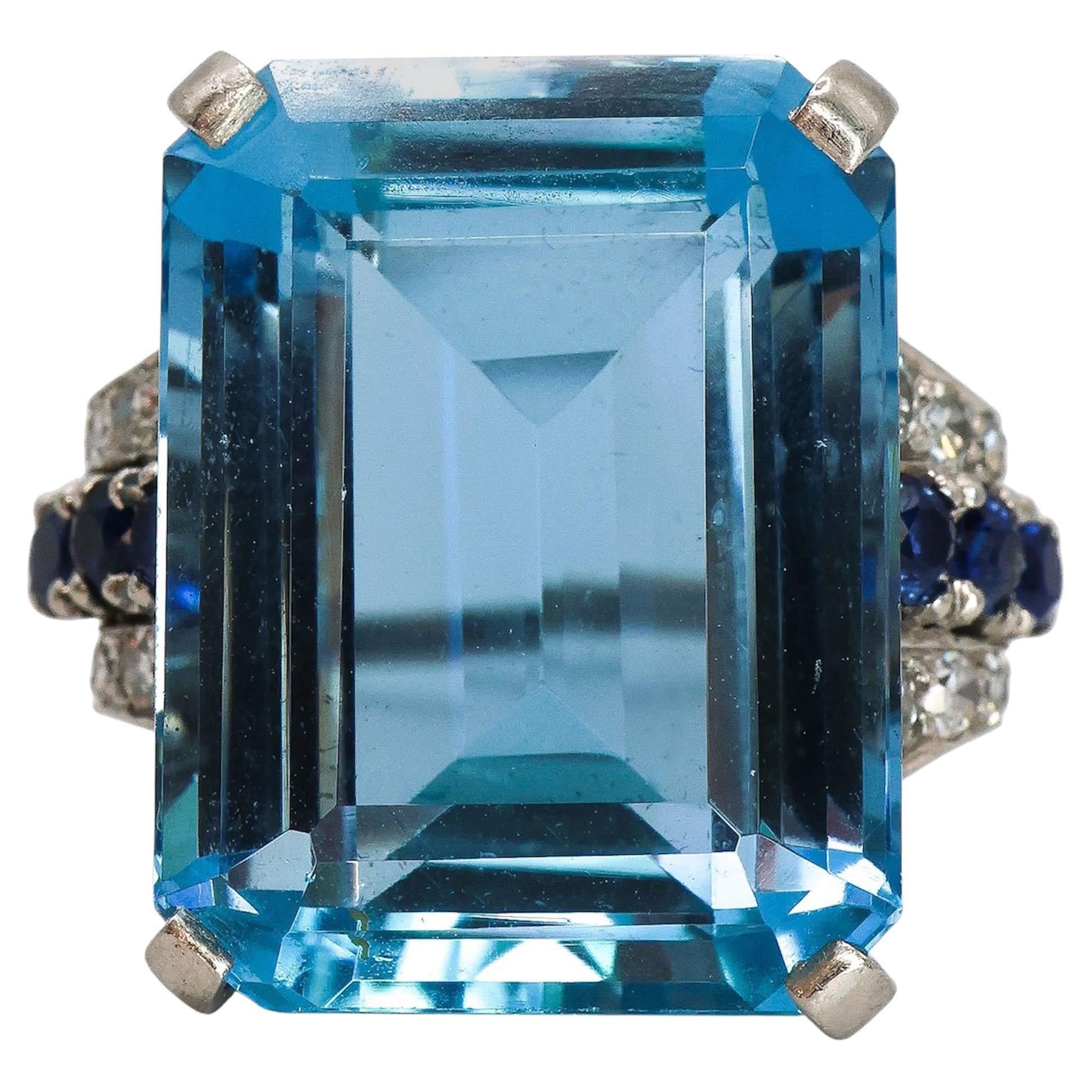 Anello Art Déco con acquamarina, zaffiro, diamanti e platino, CIRCA 1935