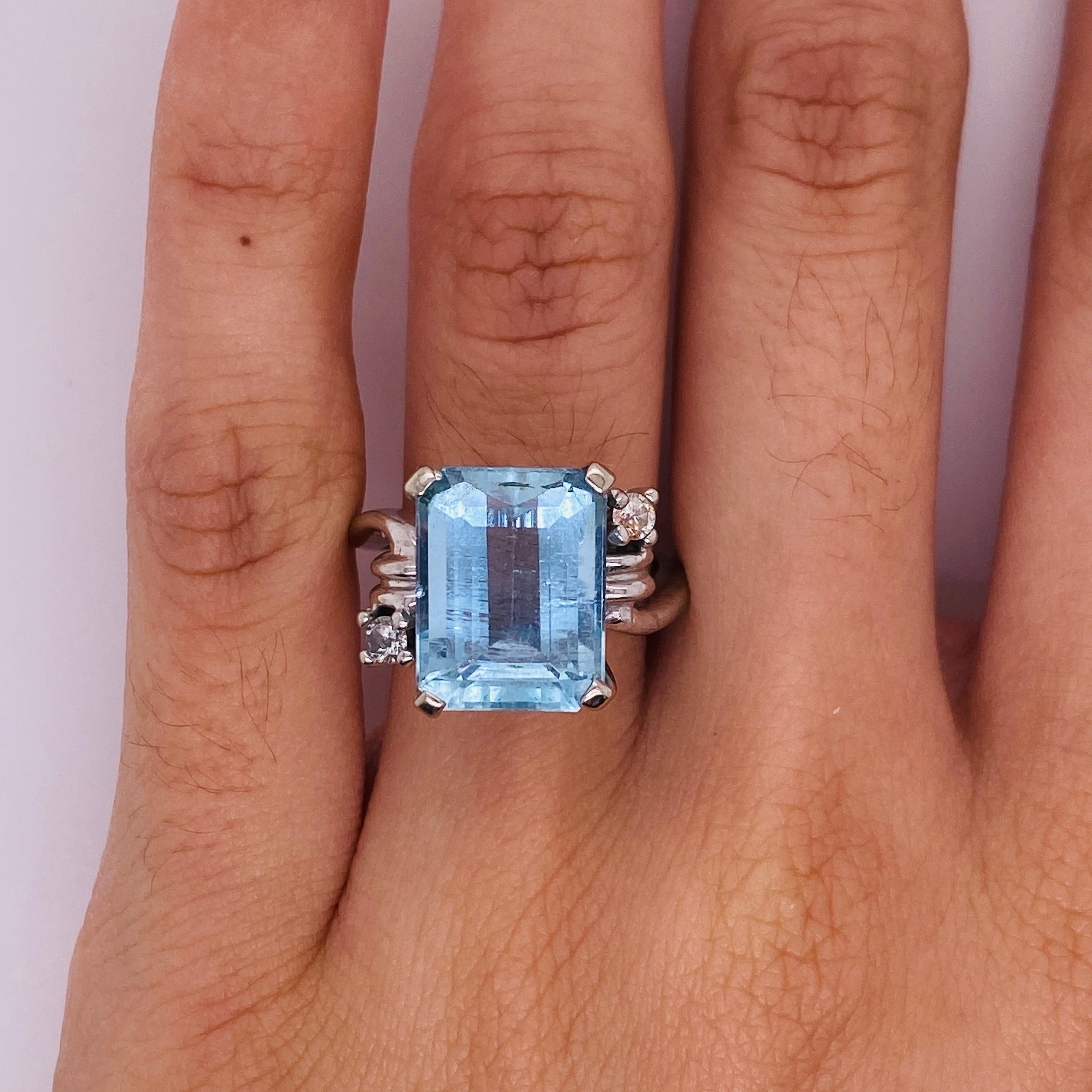 Art Deco Aquamarine Ring, 6.2 Carats with Diamonds in 14K White Gold In Excellent Condition For Sale In Austin, TX