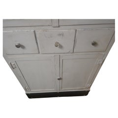 Armoire médicale en acier et verre à plateau arqué C1928