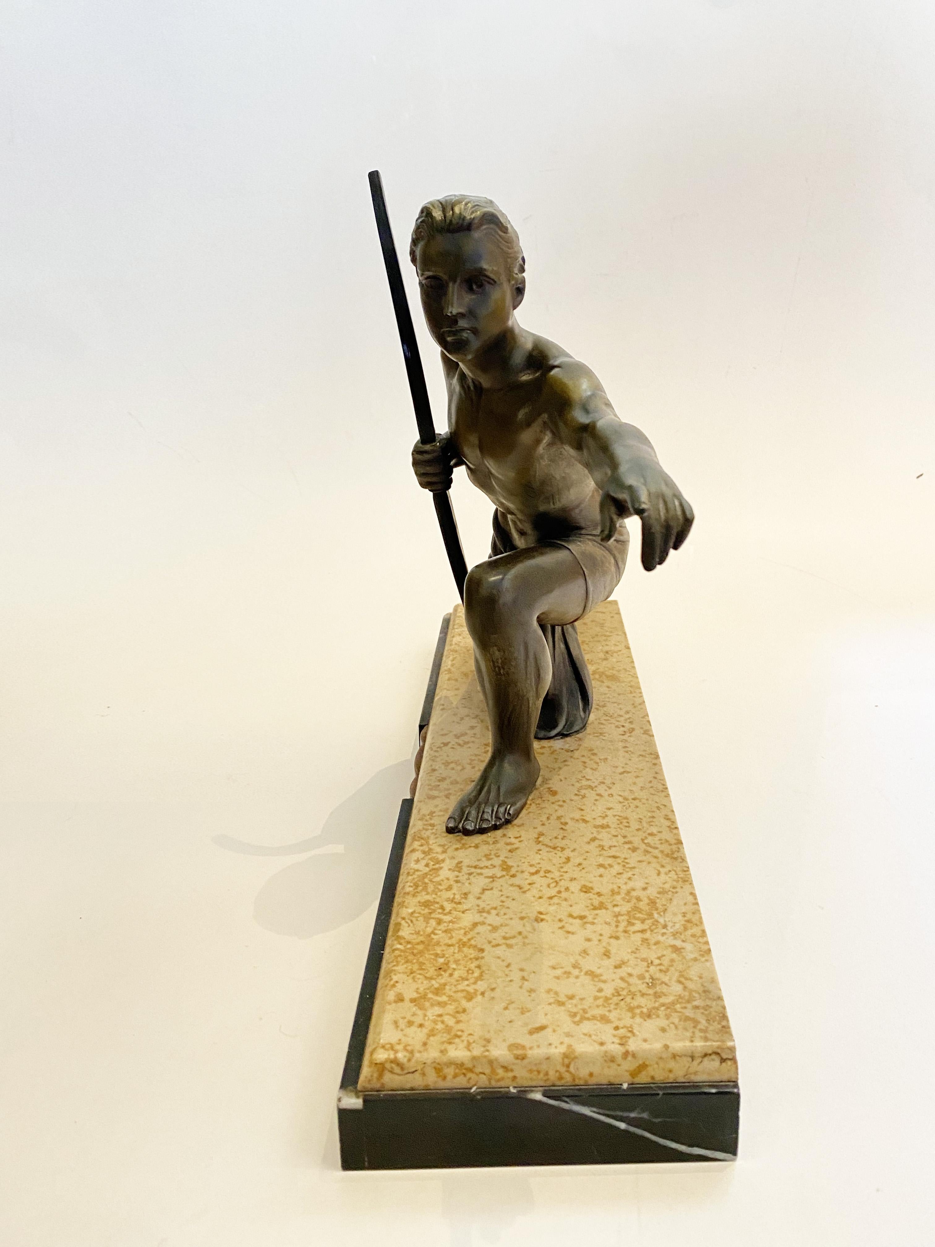Sculpture d'archer Art déco, homme avec un arc, par Jean de Roncourt, France, années 1920. en vente 3