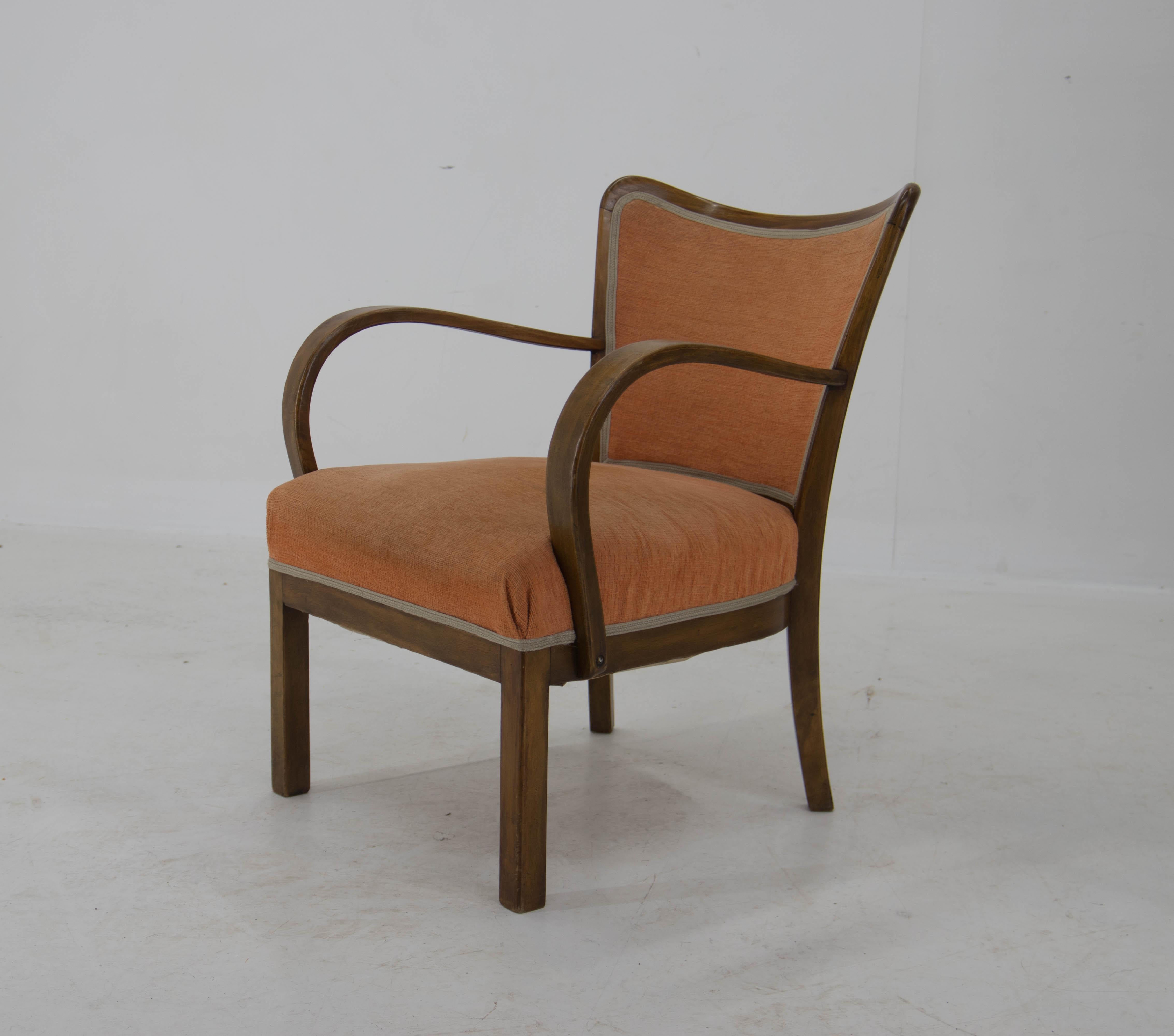 Elegant Art Deco armchair.
Very good original condition.
