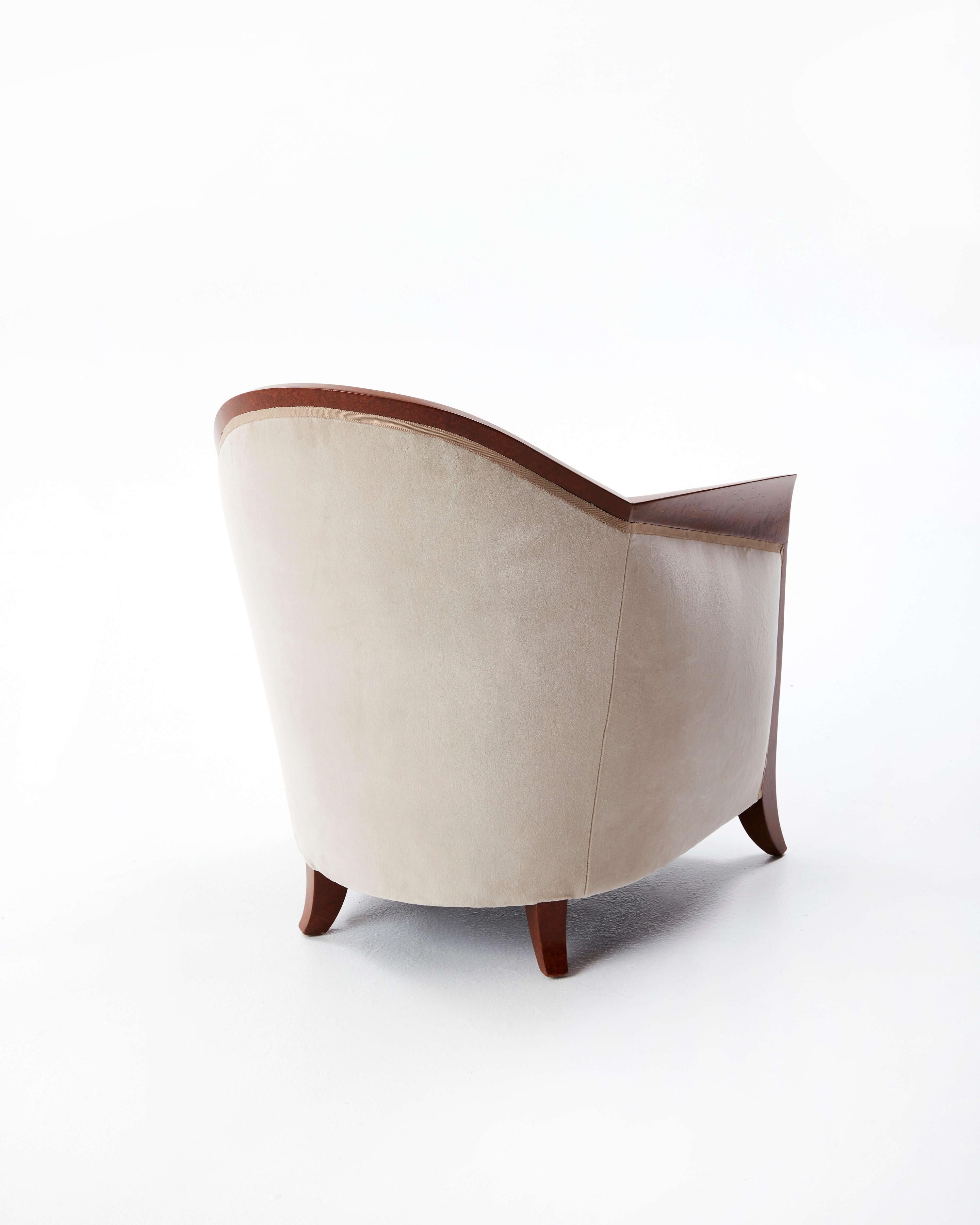 Art Deco Armchair and Footstool in Walnut Veneer, Attributed to Dominique, 1930s im Zustand „Gut“ im Angebot in Cheyenne, WY