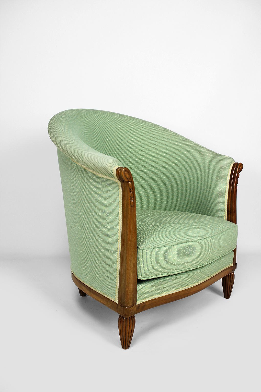 Art Deco Armchair by Ateliers Gauthier-Poinsignon in walnut, circa 1920-1930 In Good Condition For Sale In VÉZELAY, FR