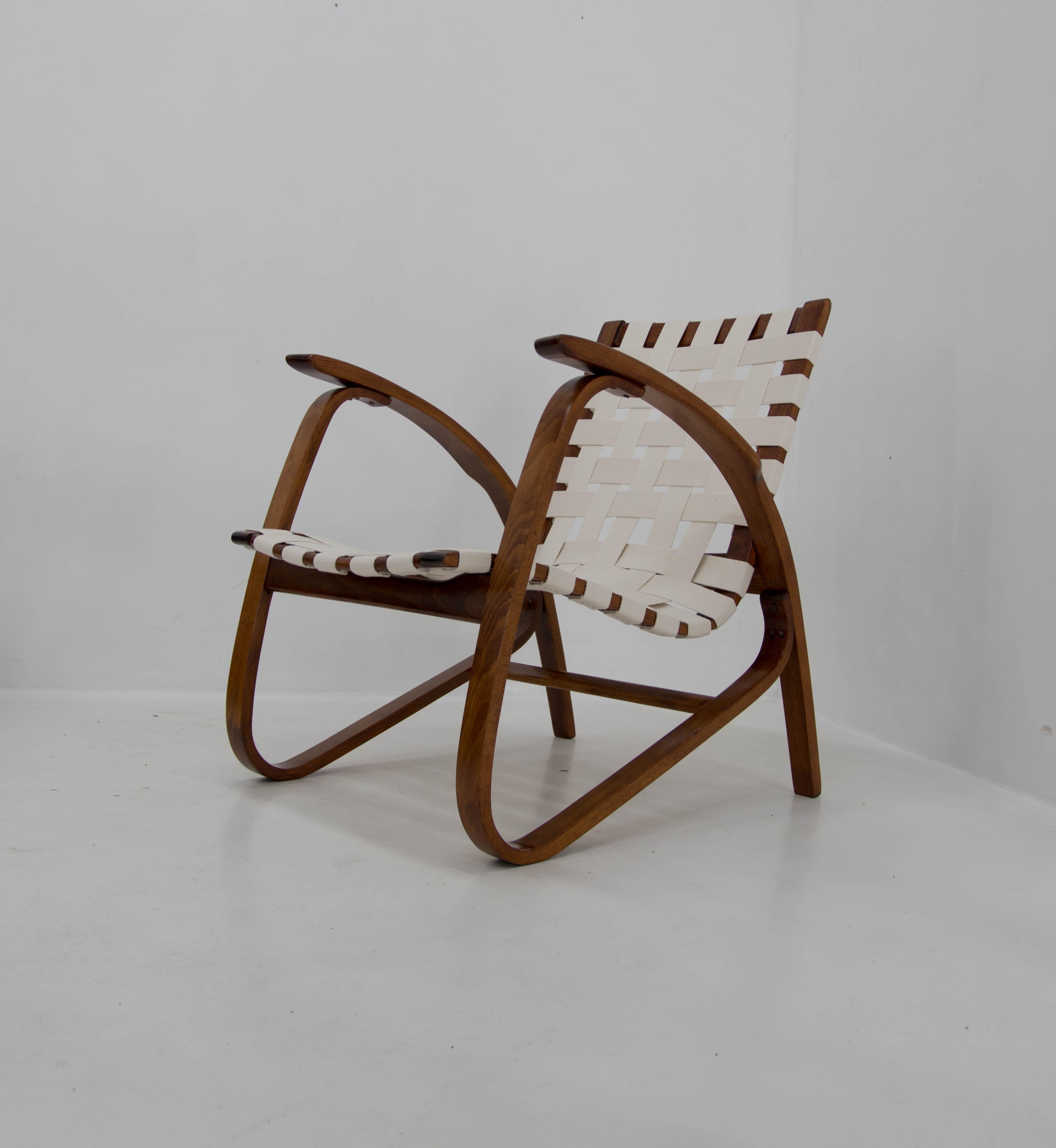 Iconic beech bentwood armchair by Jan Vanek. Very comfortable and eye-catching piece! Professionally restored: wood refurbished, new straps. 7 items available. Restoration time: 2 weeks.