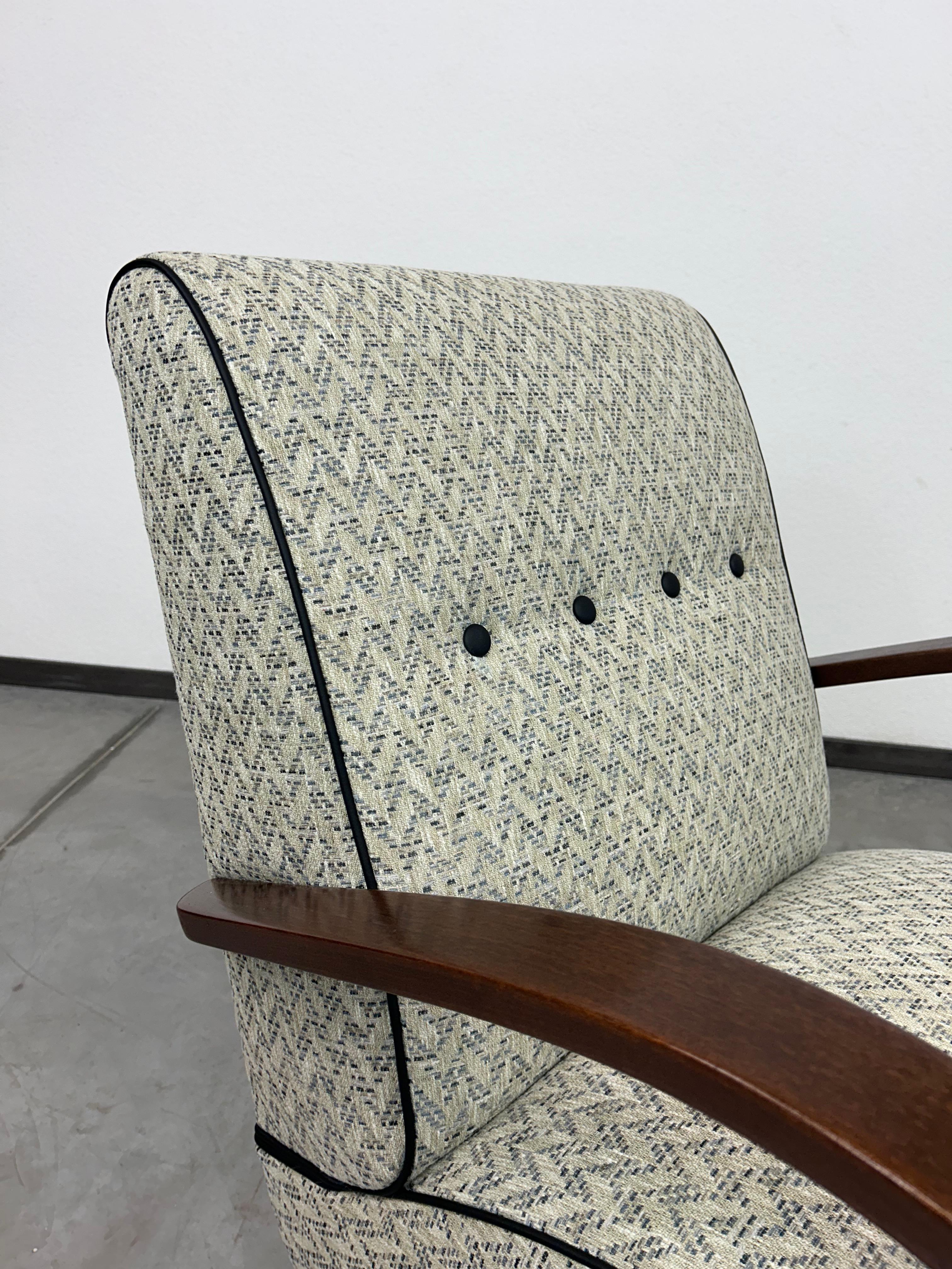Art deco armchair by Jindřich Halabala In Excellent Condition For Sale In Banská Štiavnica, SK