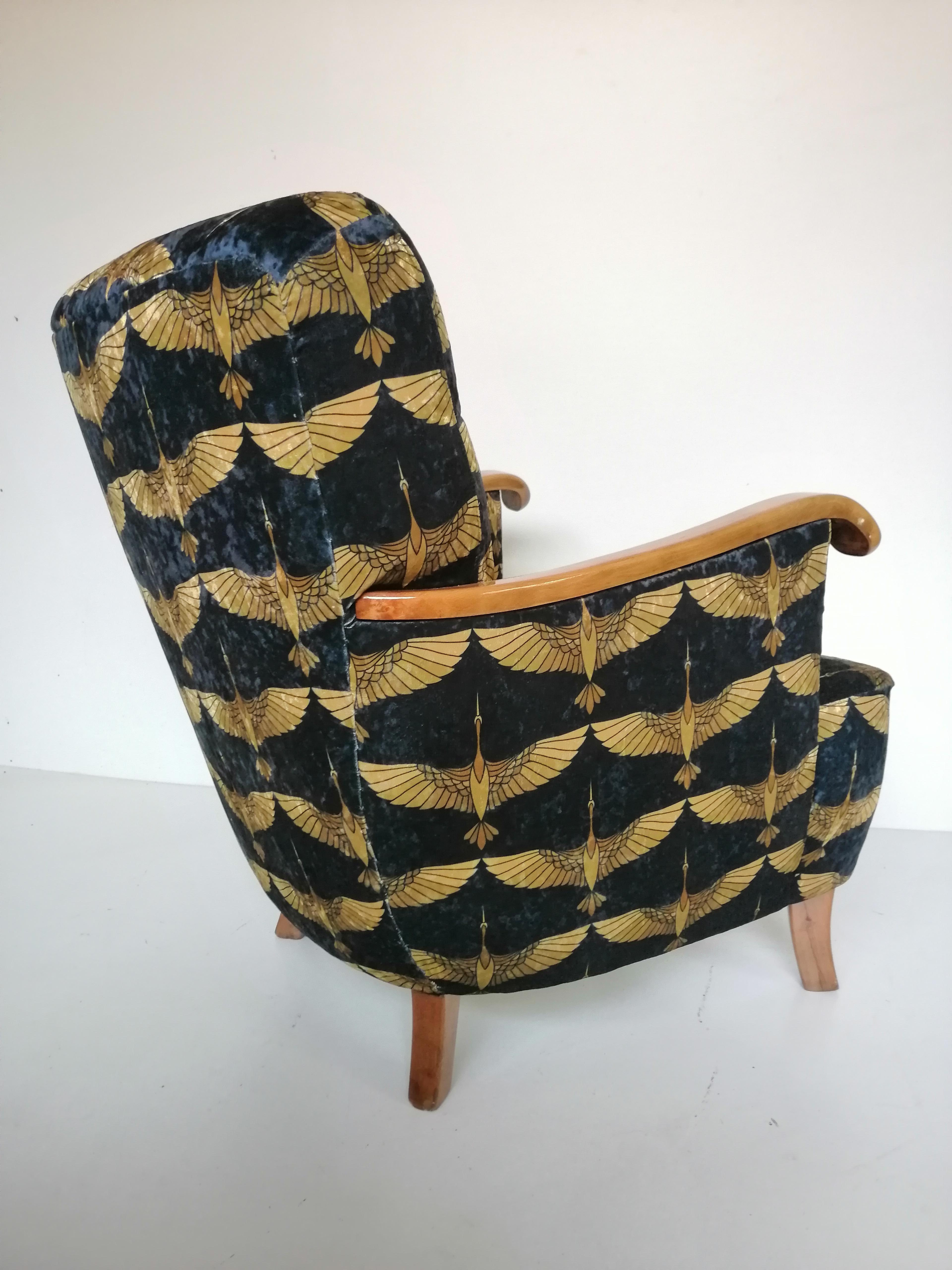 Art-Déco-Sessel aus der Tschechischen Republik von 1930.

Jedes Möbelstück, das unsere Werkstatt verlässt, wird von Anfang bis Ende einer manuellen Renovierung unterzogen, um den ursprünglichen Zustand von vor vielen Jahren wiederherzustellen (es