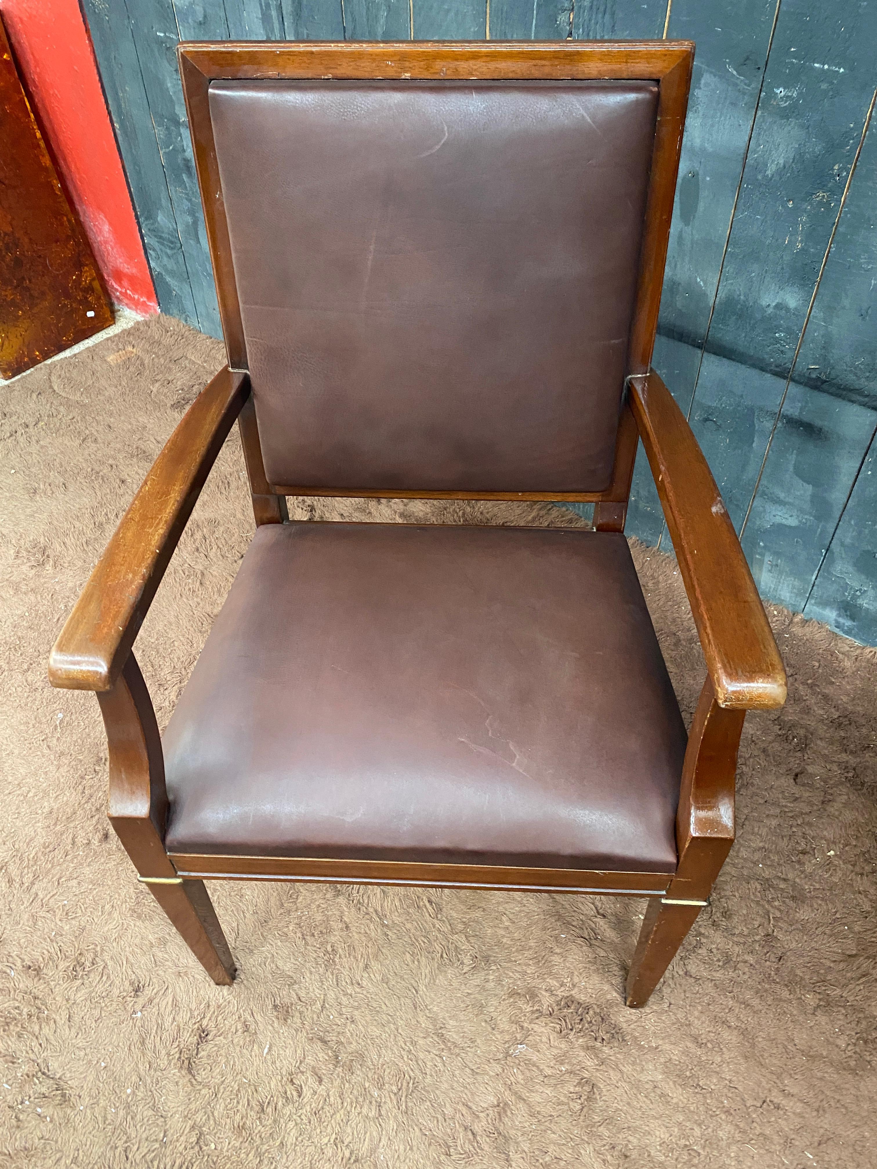 Fauteuil Art Déco en noyer dans le style d'Andre Arbus, vers 1940 en vente 4