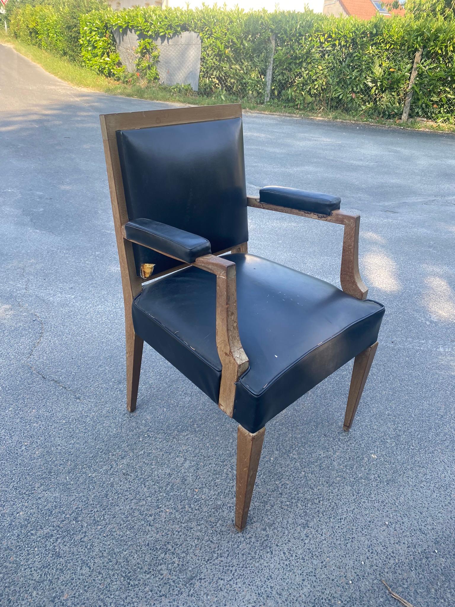 Art Deco Armchair in Walnut in the Style of Andre Arbus, circa 1940 In Good Condition For Sale In Saint-Ouen, FR