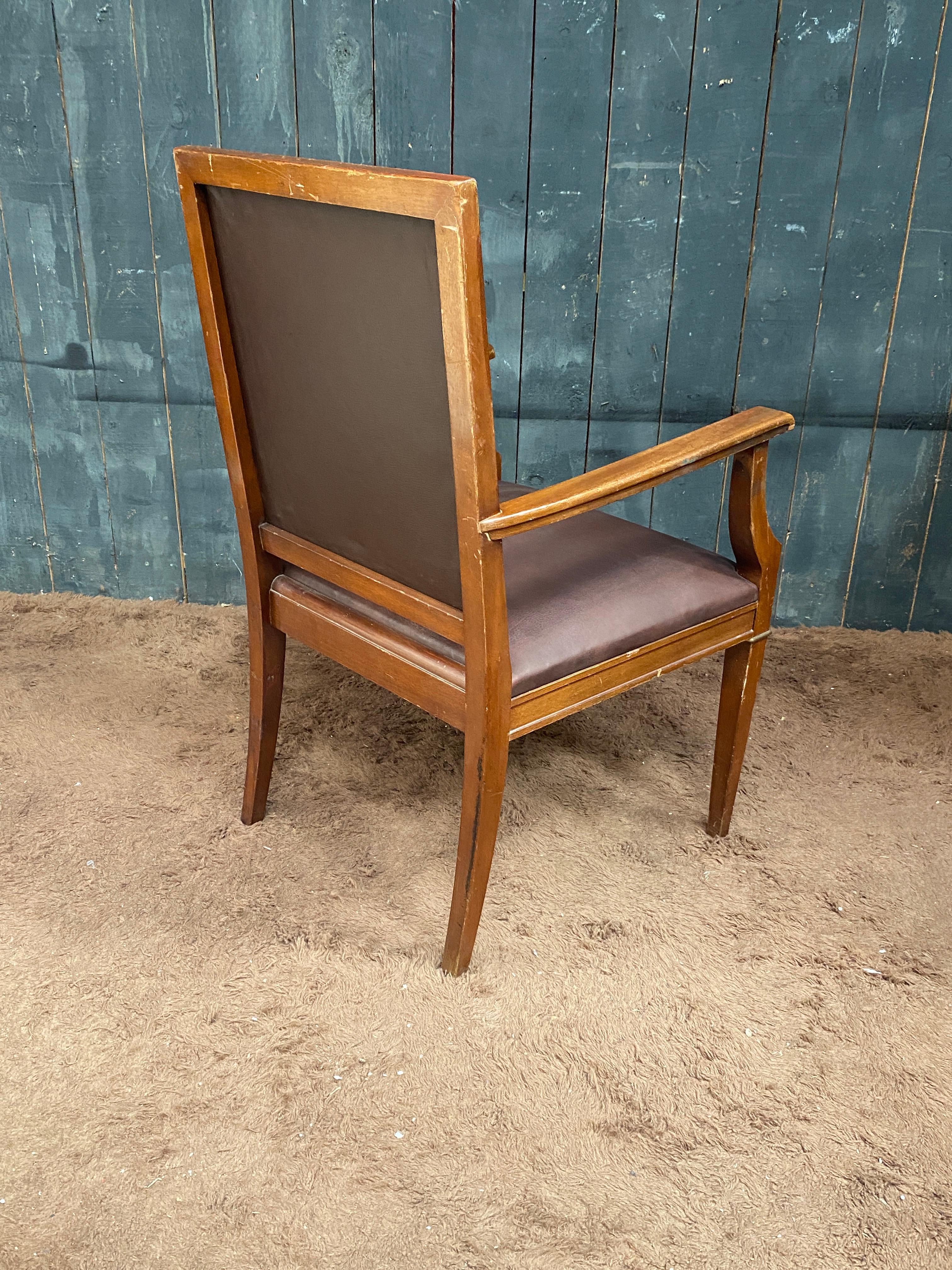 Français Fauteuil Art Déco en noyer dans le style d'Andre Arbus, vers 1940 en vente