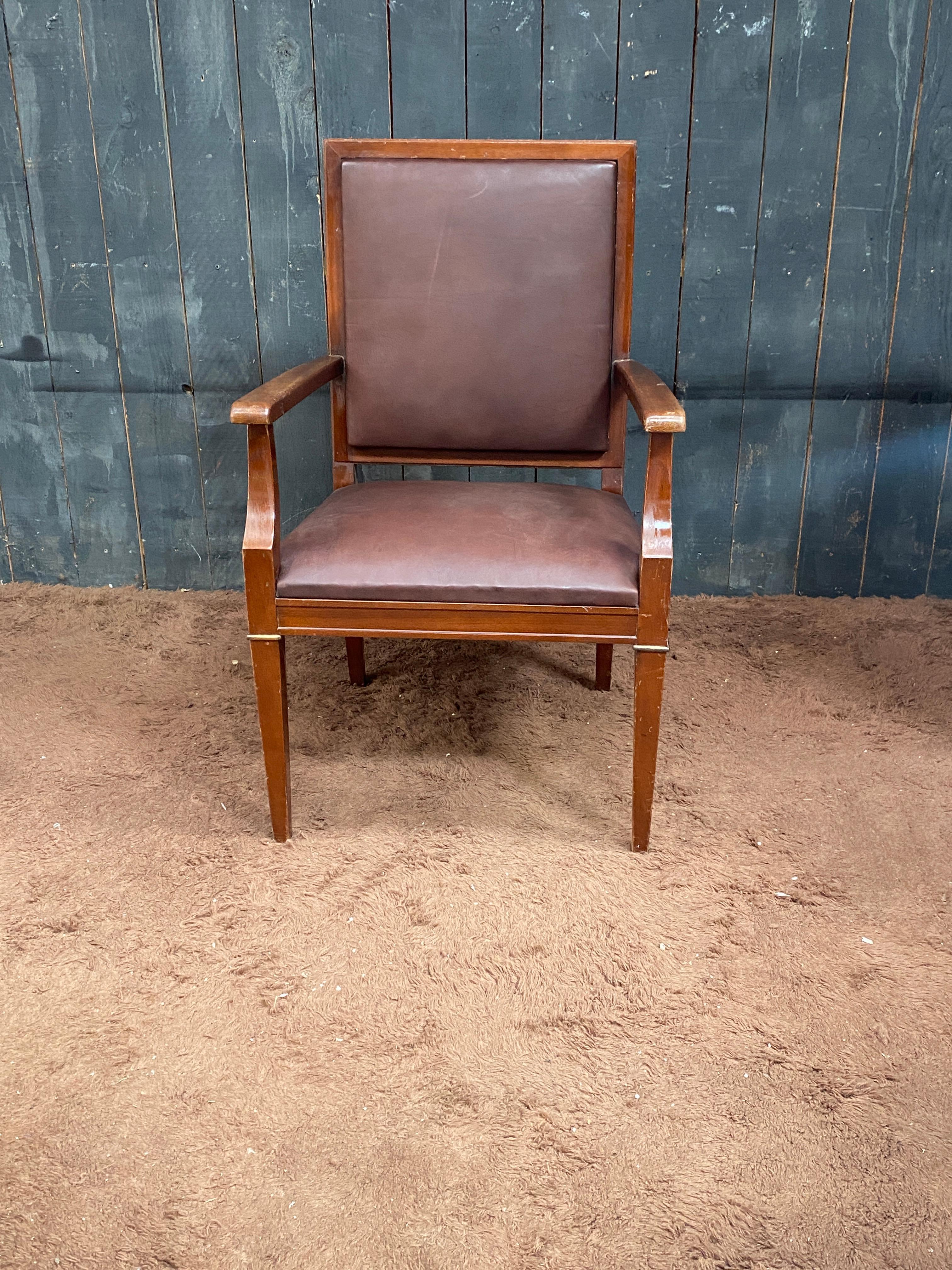 Milieu du XXe siècle Fauteuil Art Déco en noyer dans le style d'Andre Arbus, vers 1940 en vente