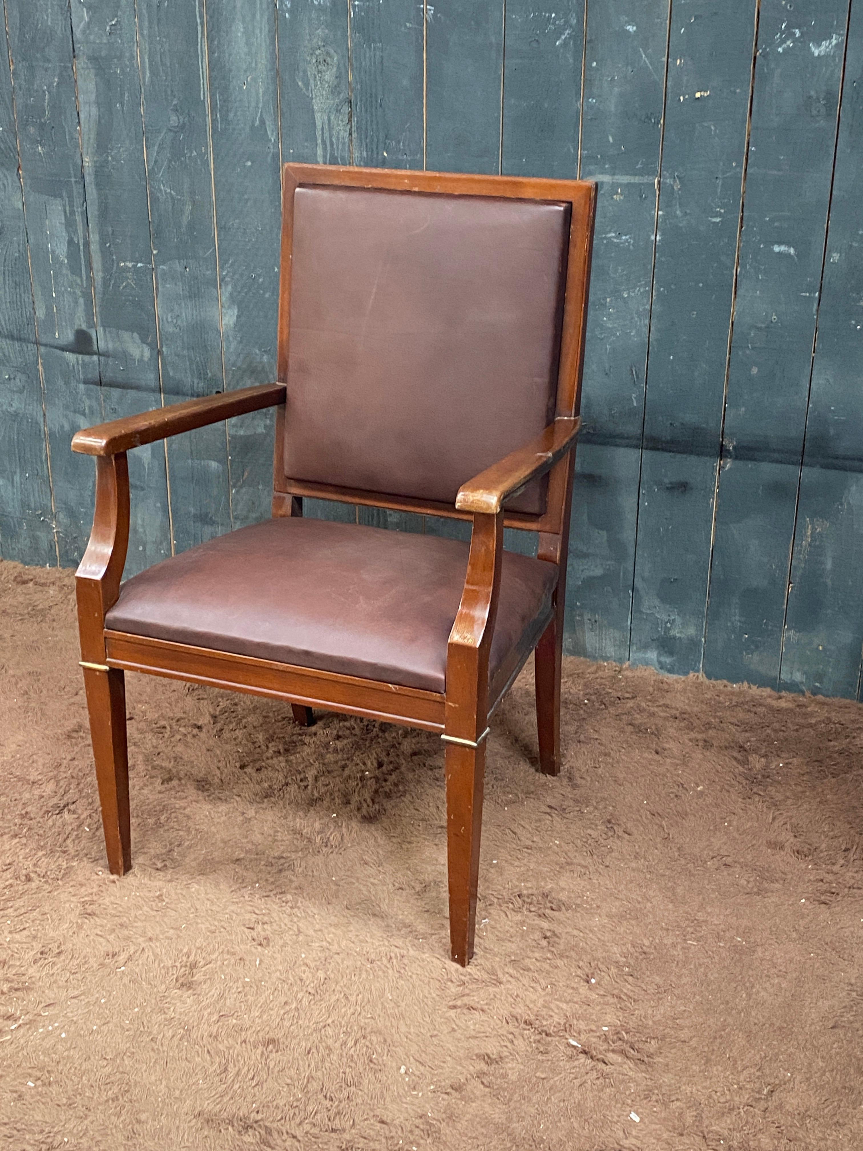 Noyer Fauteuil Art Déco en noyer dans le style d'Andre Arbus, vers 1940 en vente