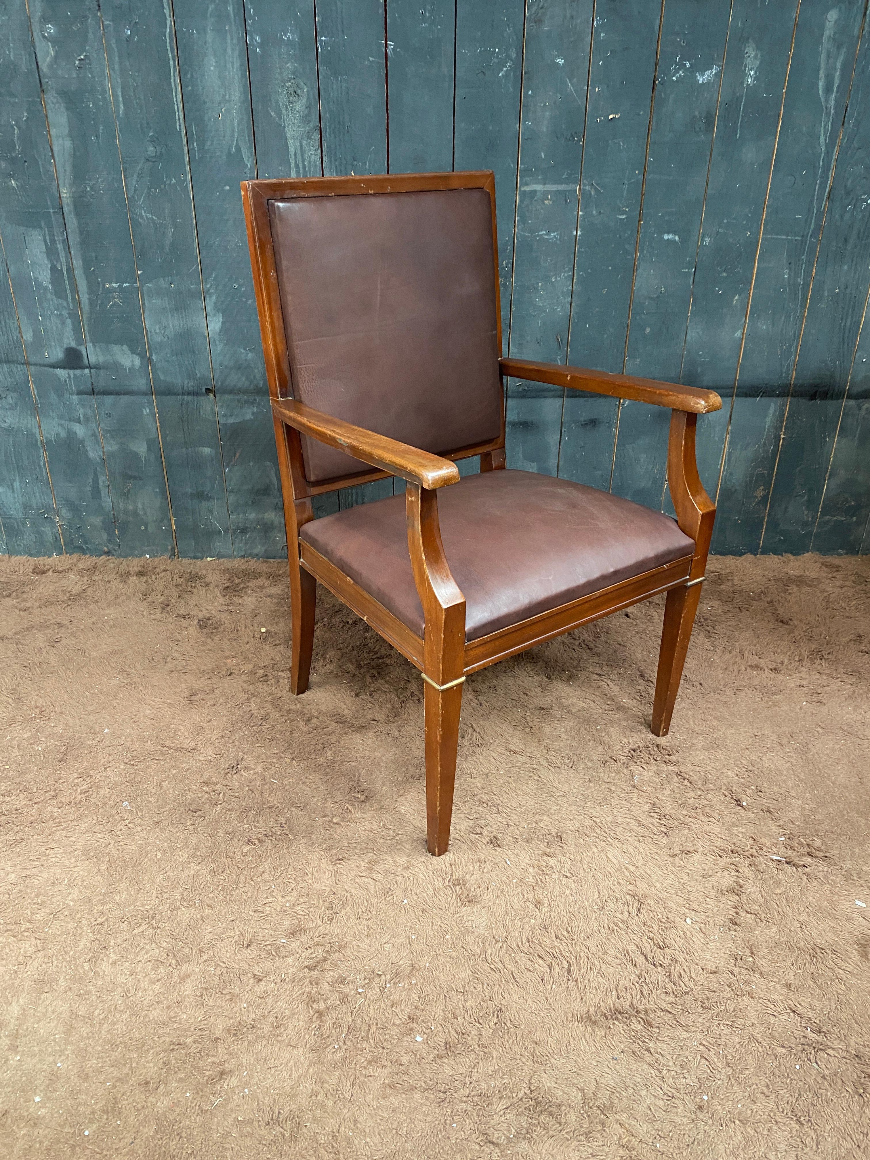 Fauteuil Art Déco en noyer dans le style d'Andre Arbus, vers 1940 en vente 1