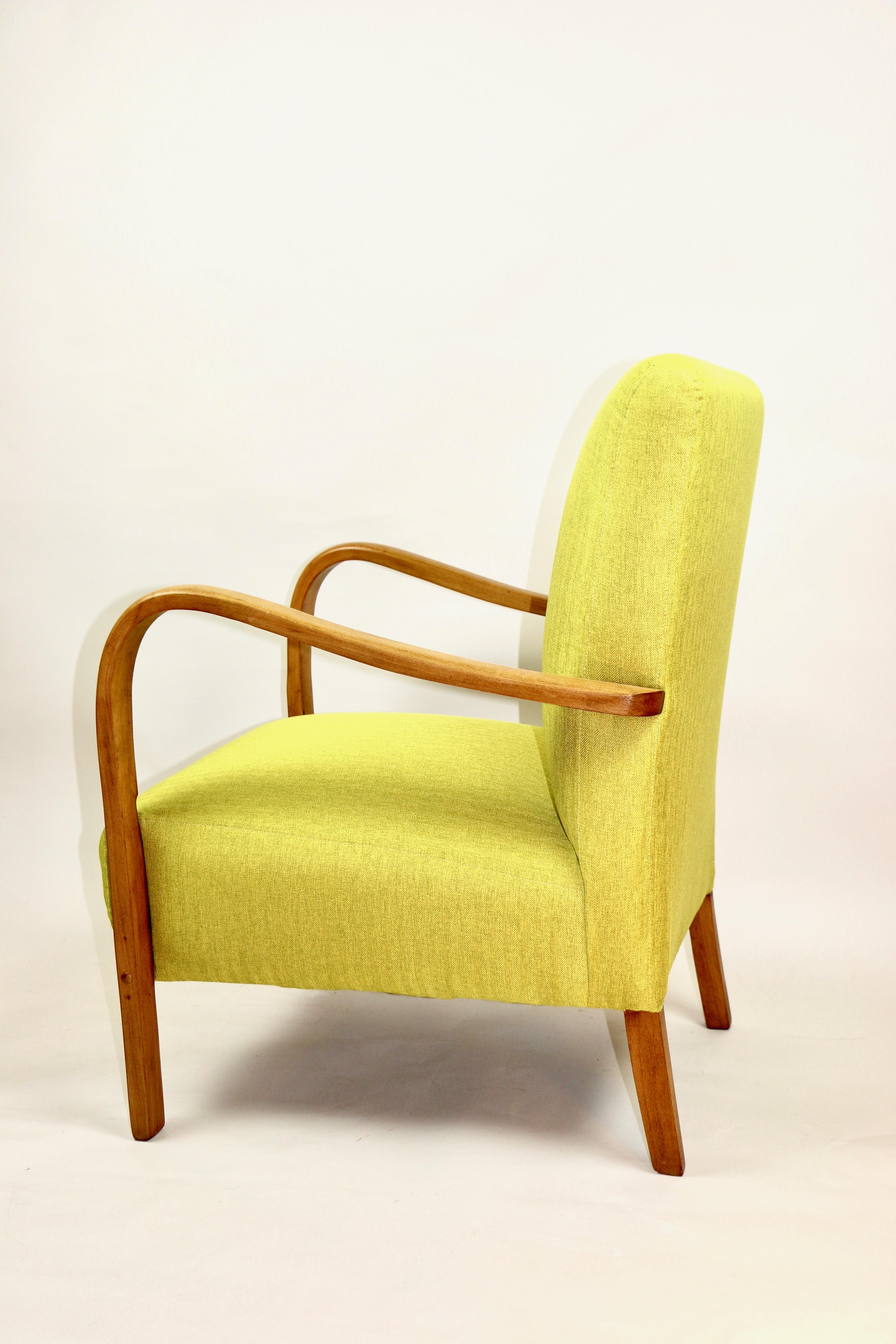 Art Deco Armchair in Yellow from 20th Century In Good Condition For Sale In Wroclaw, PL