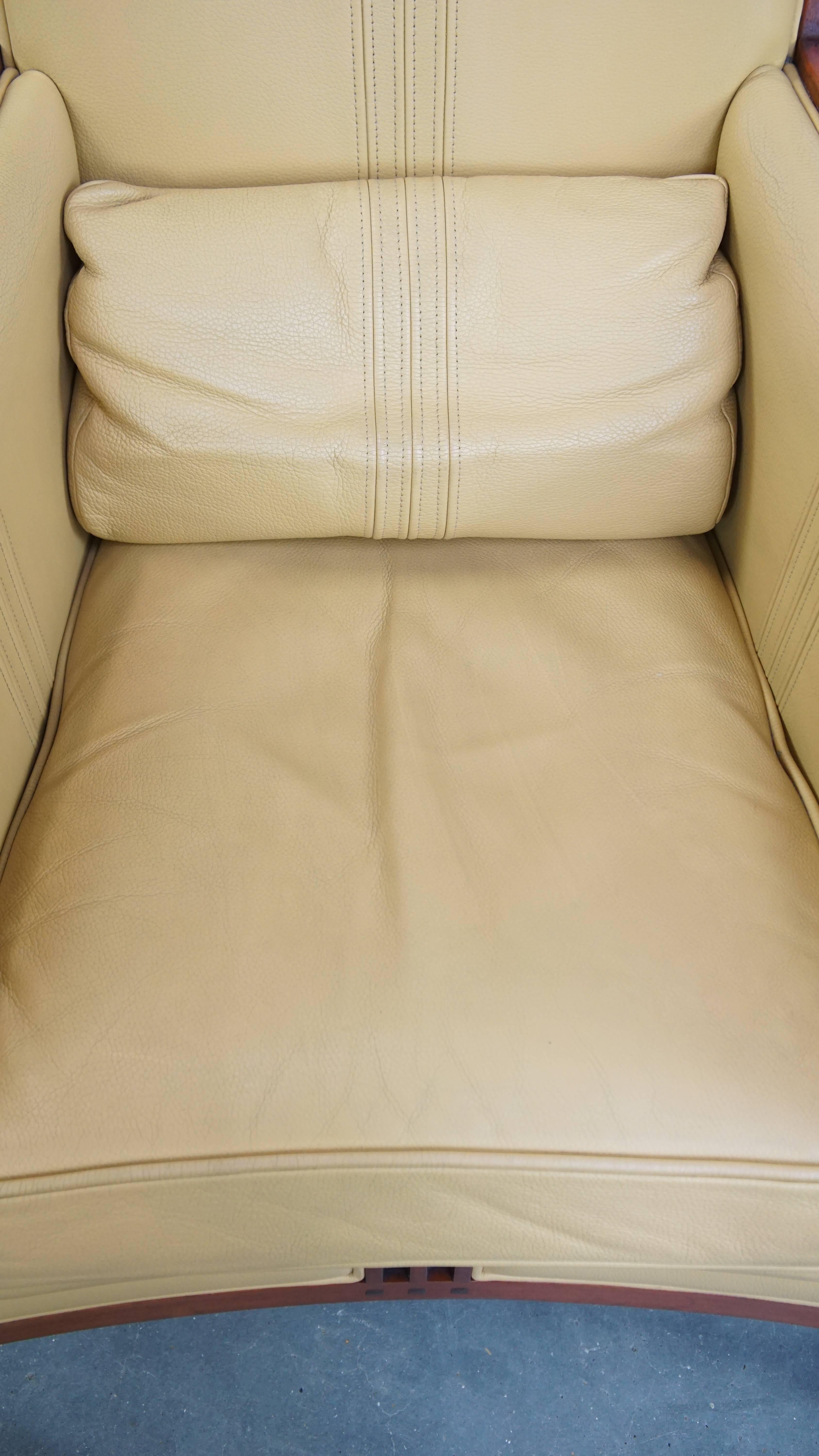 XXIe siècle et contemporain Fauteuil Art Déco en cuir jaune avec dossier haut en vente