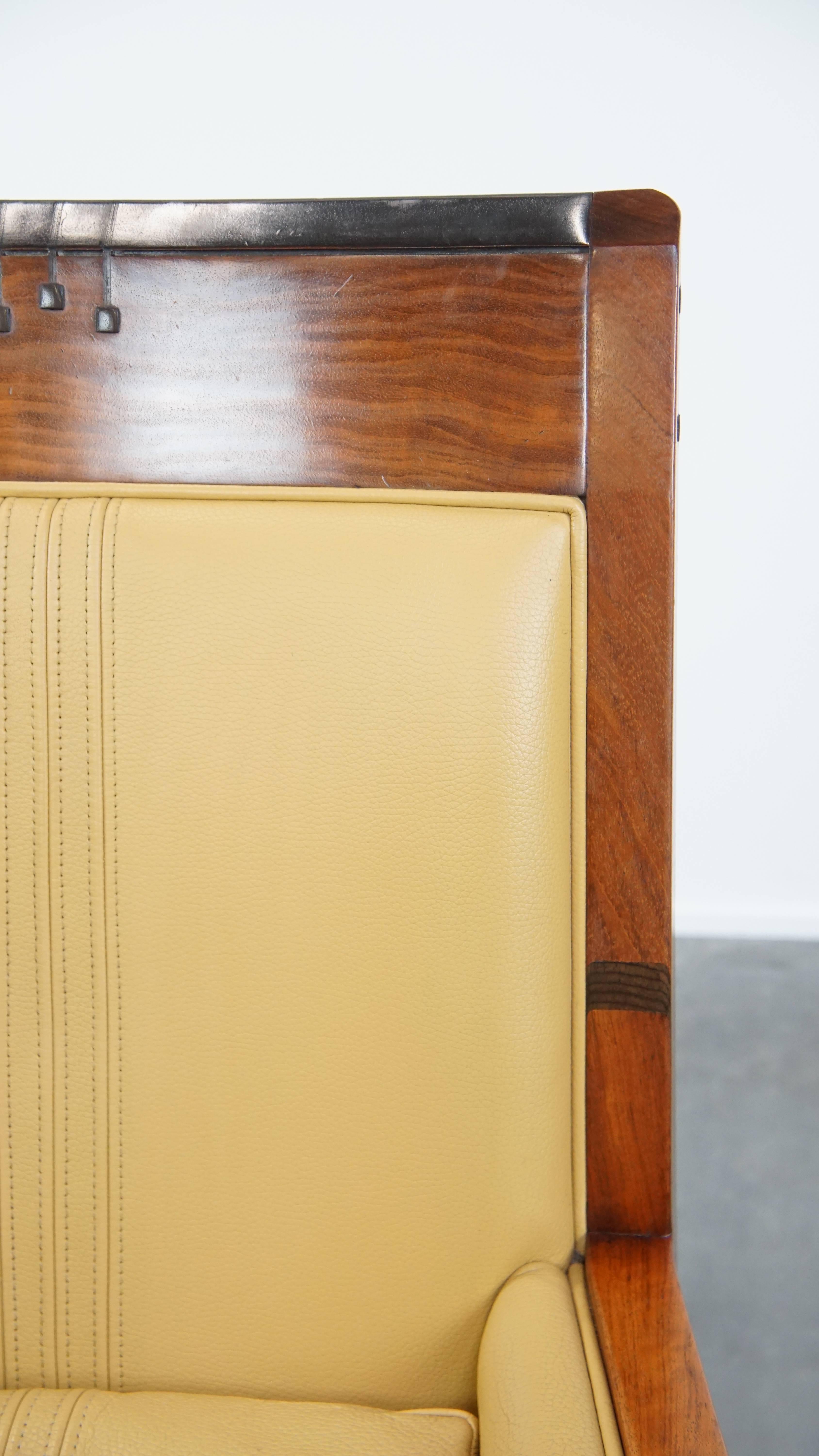 Fauteuil Art Déco en cuir jaune avec dossier haut en vente 2