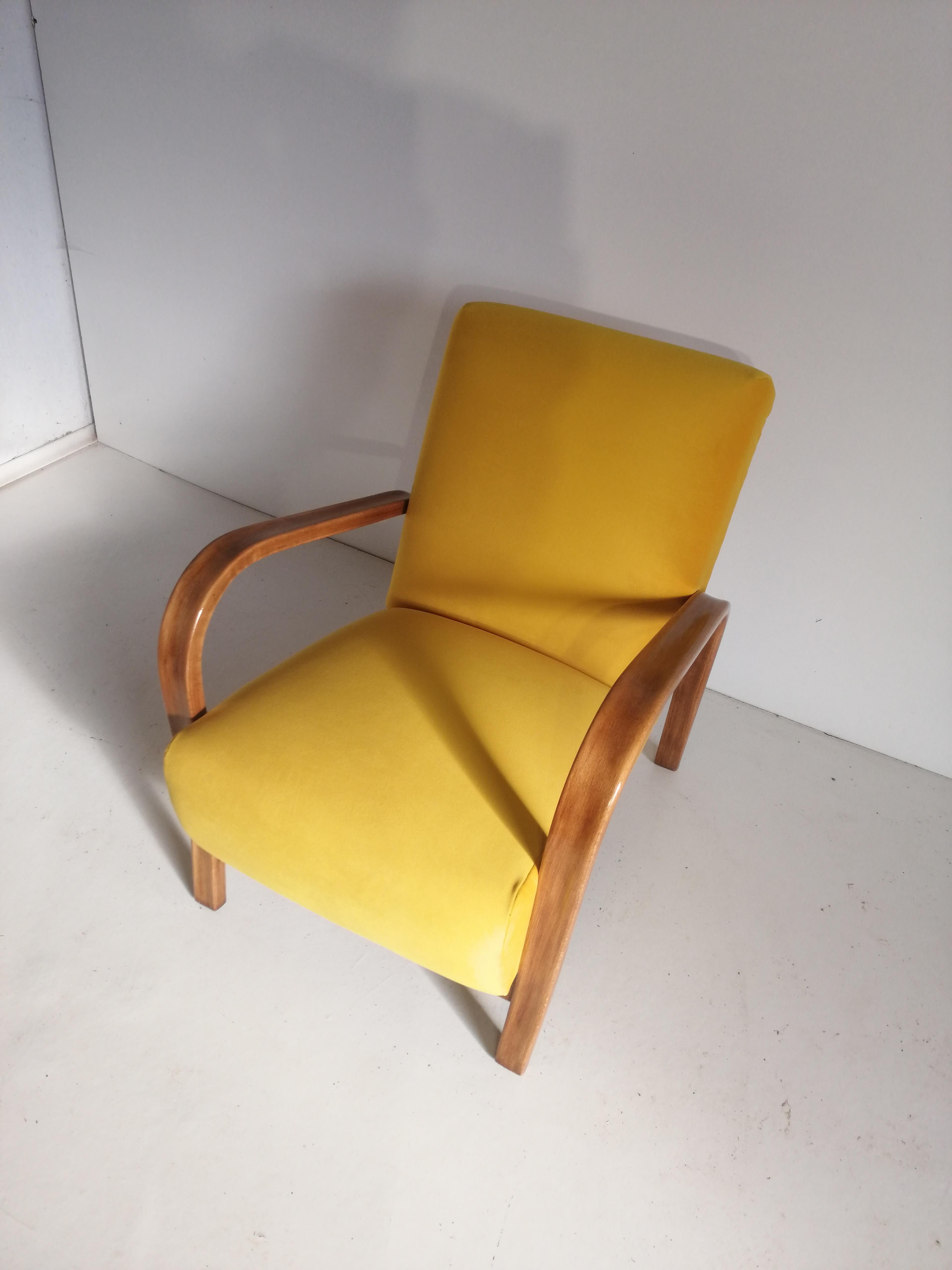 Art Deco armchair from 1940 Czech Republic.
Design and manufacture of the armchair J.Halabala HF-11.
We send furniture to every corner of the world.


 