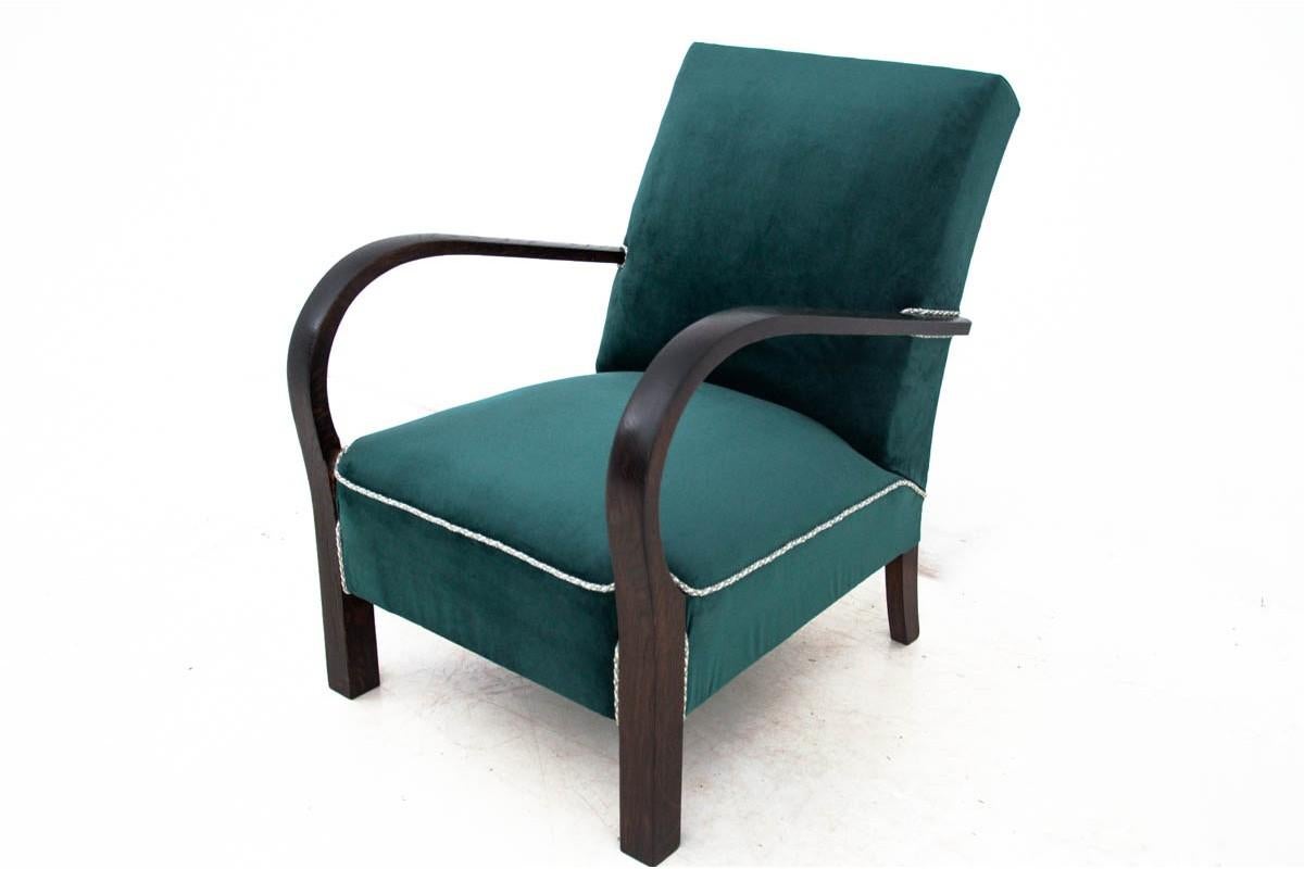 Art Deco armchair, Poland, 1940s
Very good condition, after renovation and replacement of upholstery.
Wood oak
dimensions: height 88 cm, height 41 cm, width 64 cm, depth 88 cm.